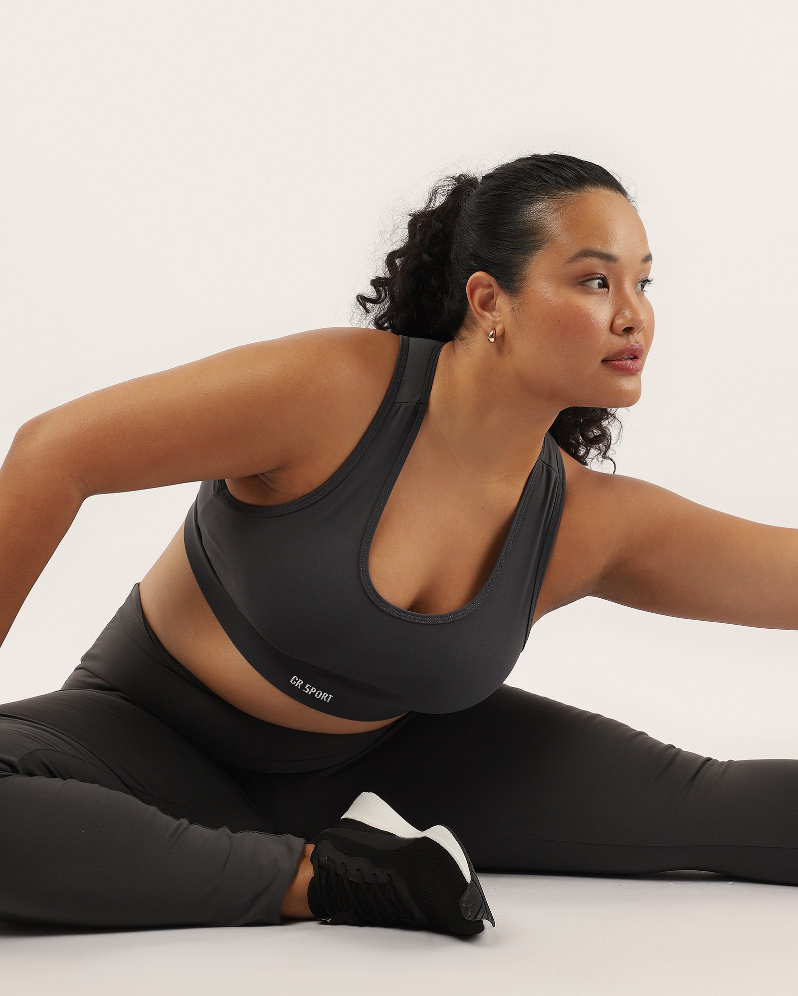 Top esportivo feminino plus size com bojo removível - Cinza Escuro | Costa Rica