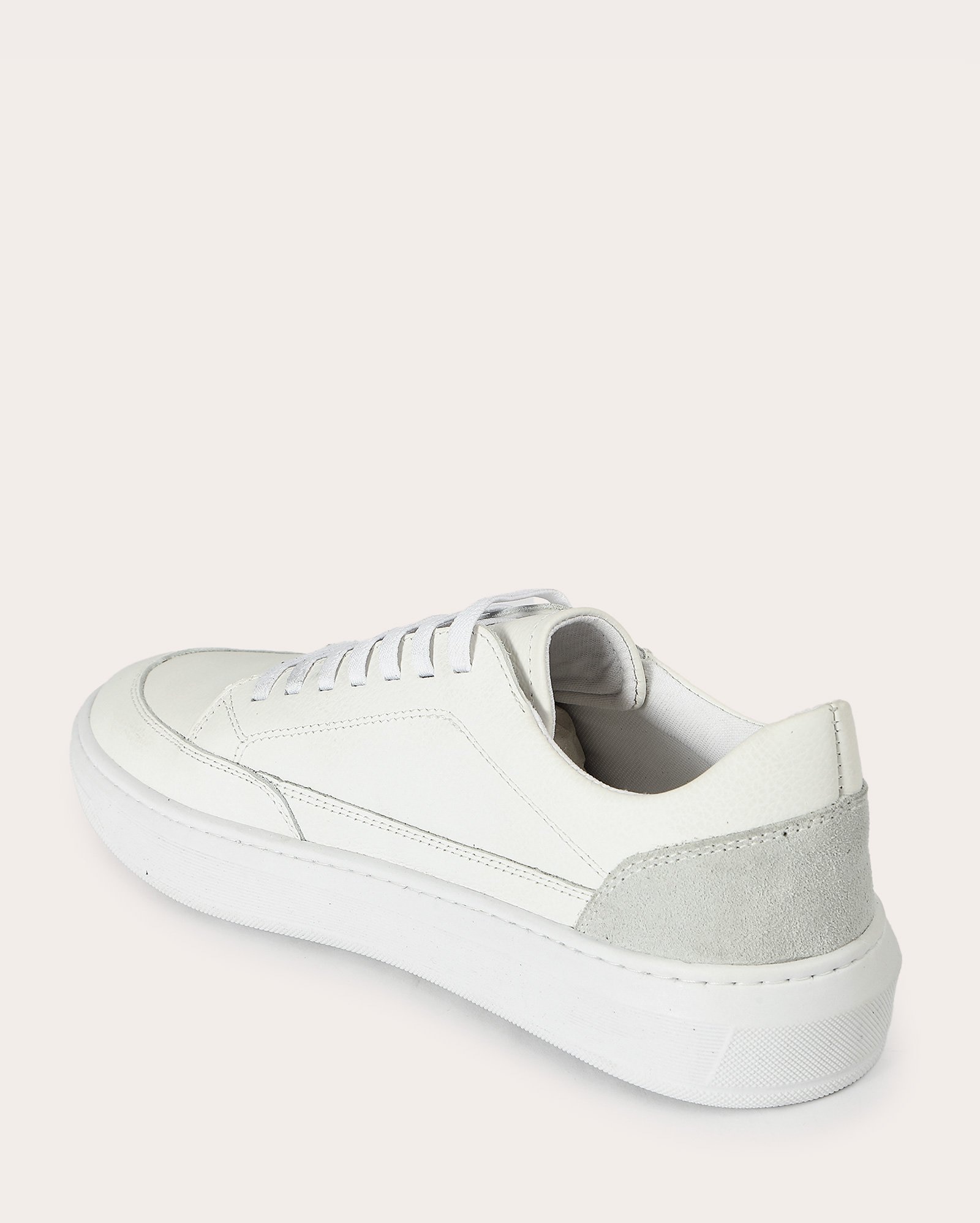 Tênis masculino casual em couro pespontado branco