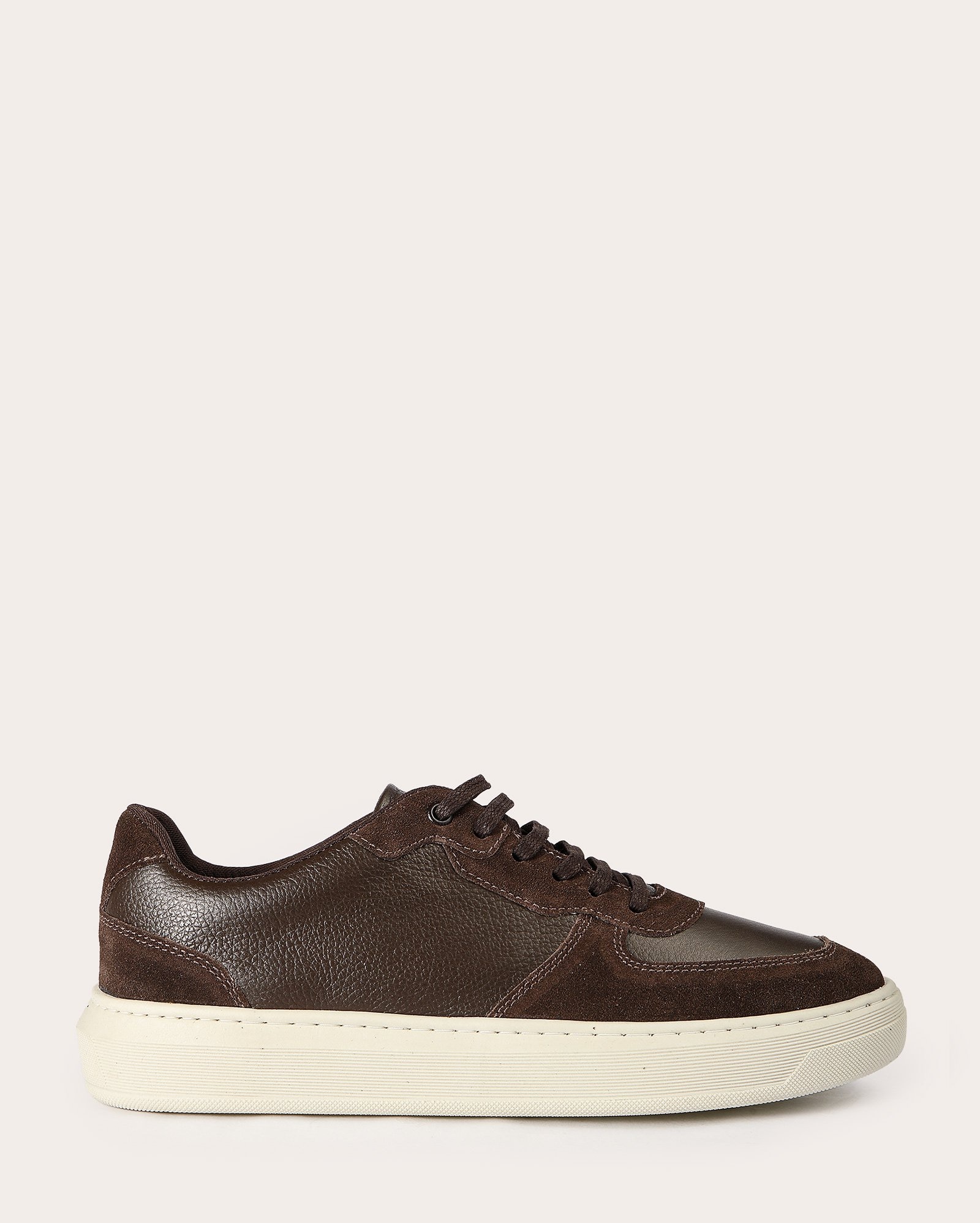 Tênis masculino casual em couro pespontado marrom