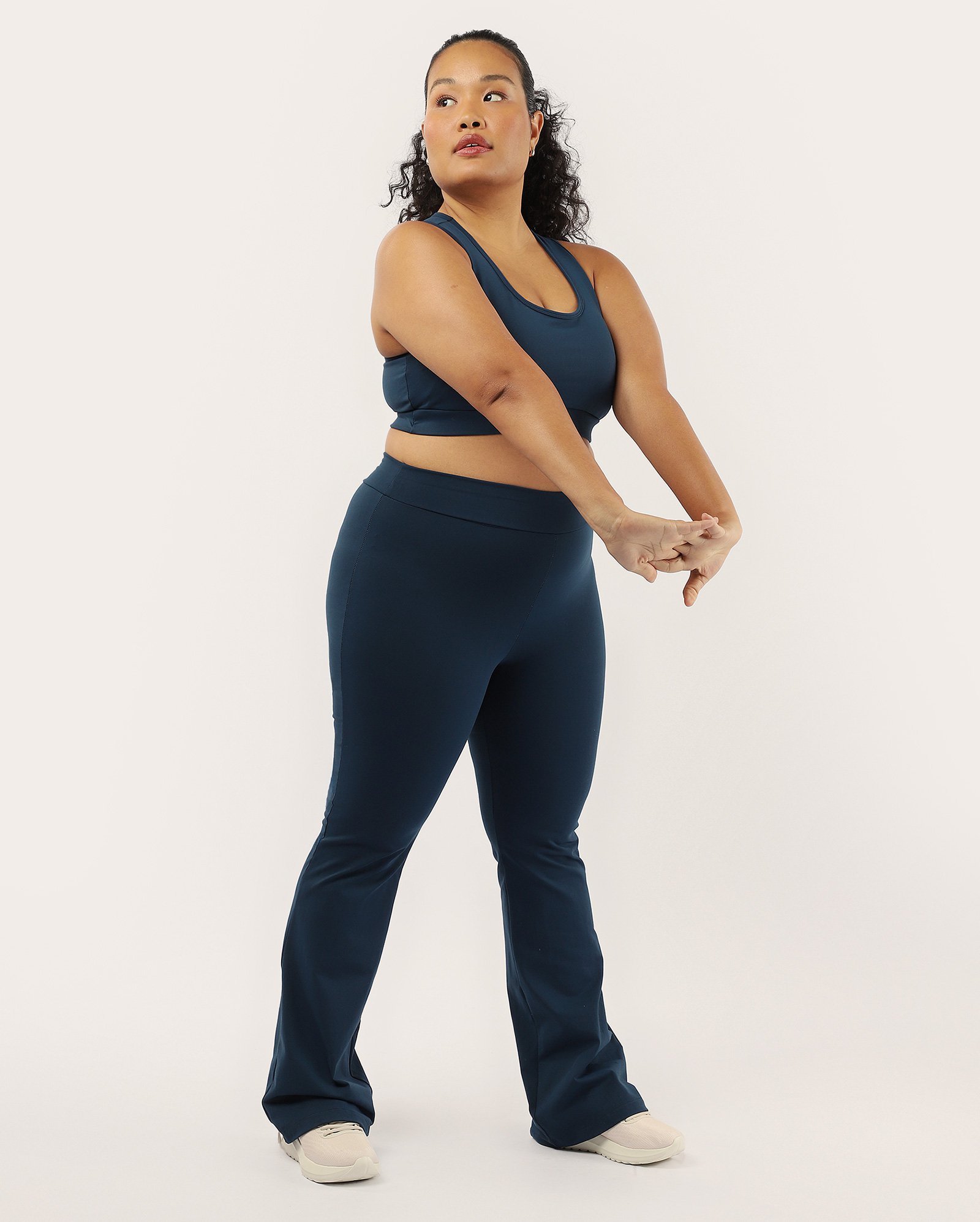 Calça esportiva feminina plus size flare com cós alto - Azul Marinho | Costa Rica
