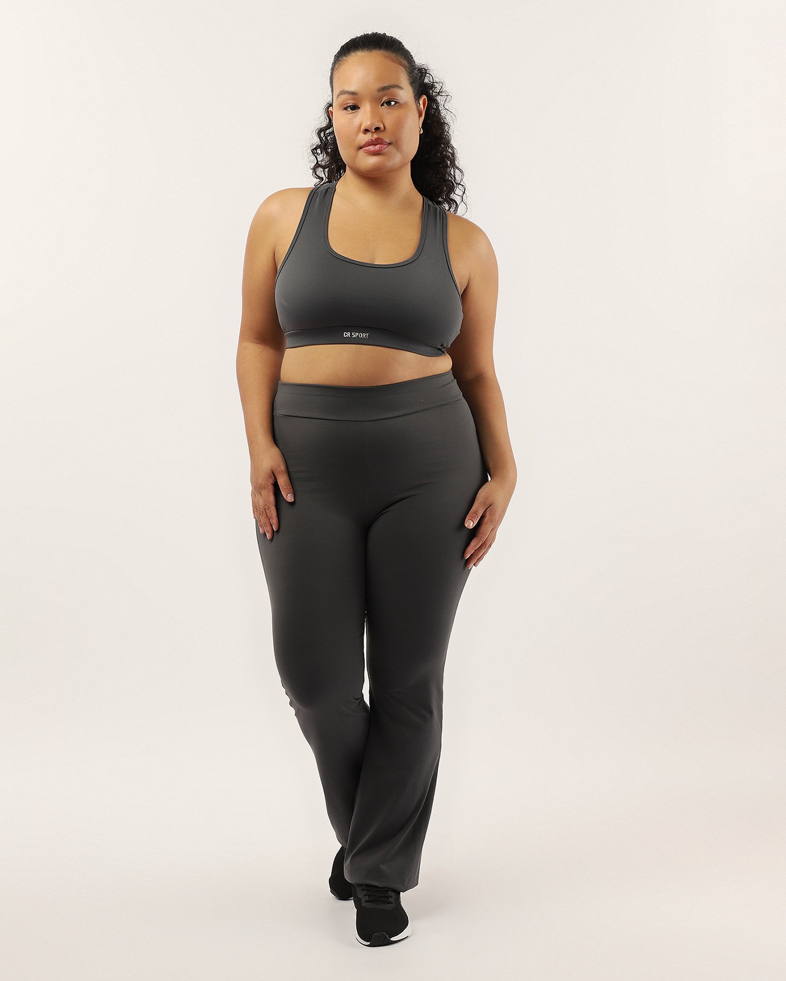 Calça esportiva feminina plus size flare com cós alto - Cinza Escuro | Costa Rica