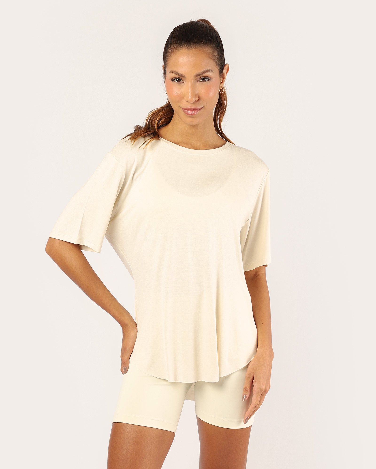 Camiseta esportiva feminina alongada - Bege Claro | Body Work