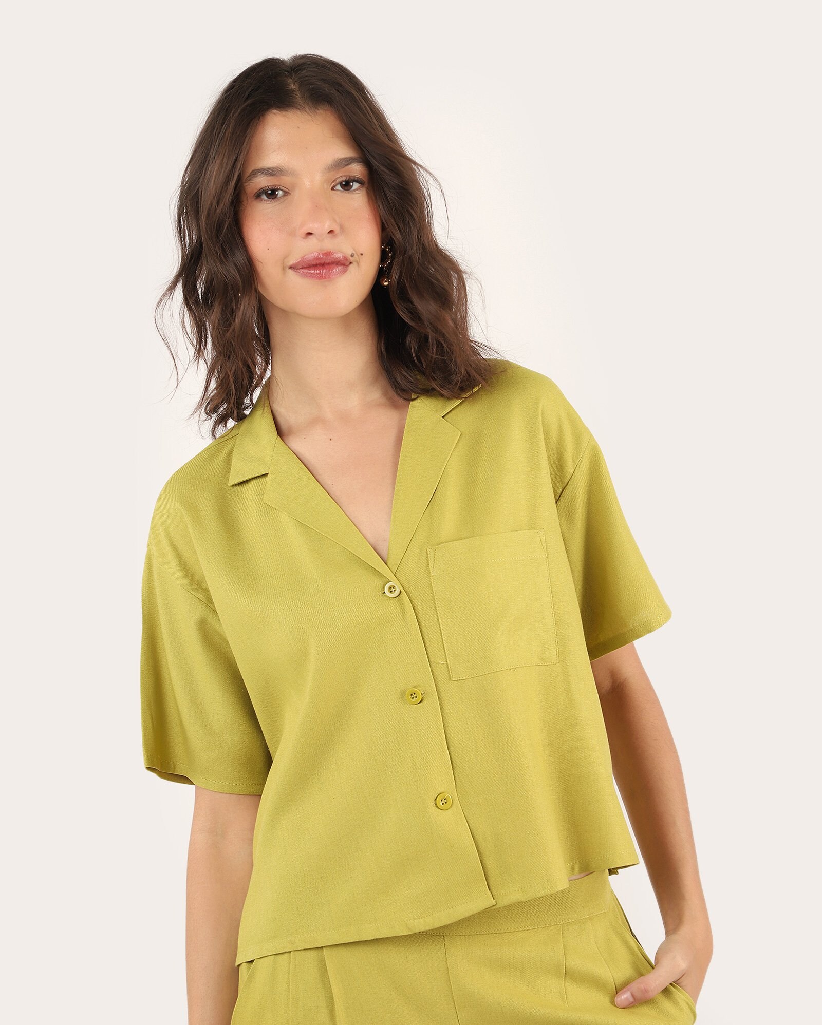 Camisa feminina básica em viscolinho - verde — foto 3