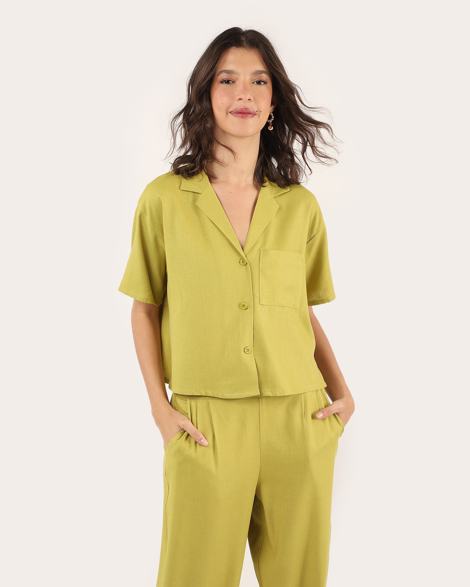 Camisa feminina básica em viscolinho - verde