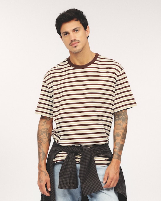 Camiseta masculina regular listrada - Marrom