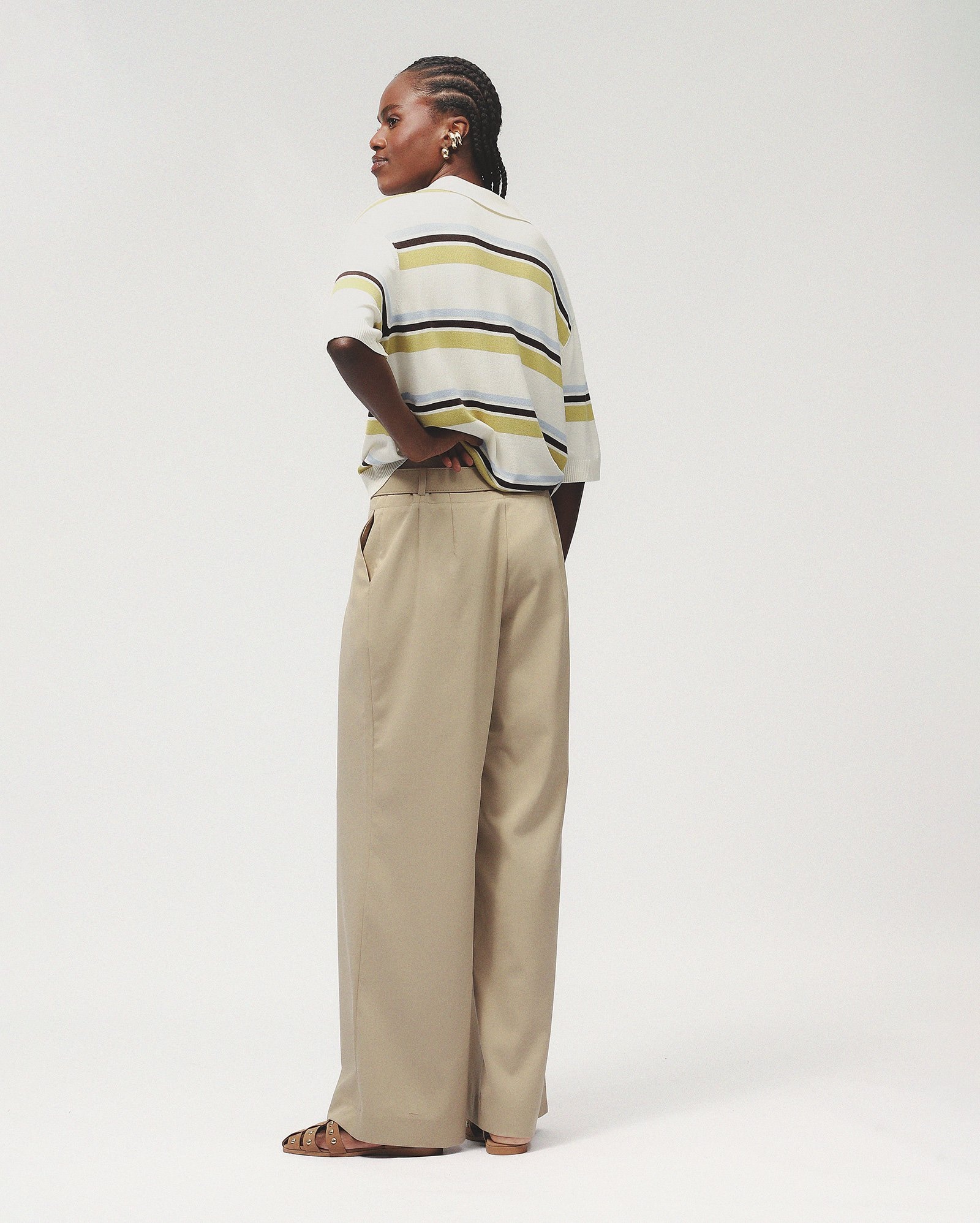 Calça feminina pantalona com cinto - Bege — foto 4
