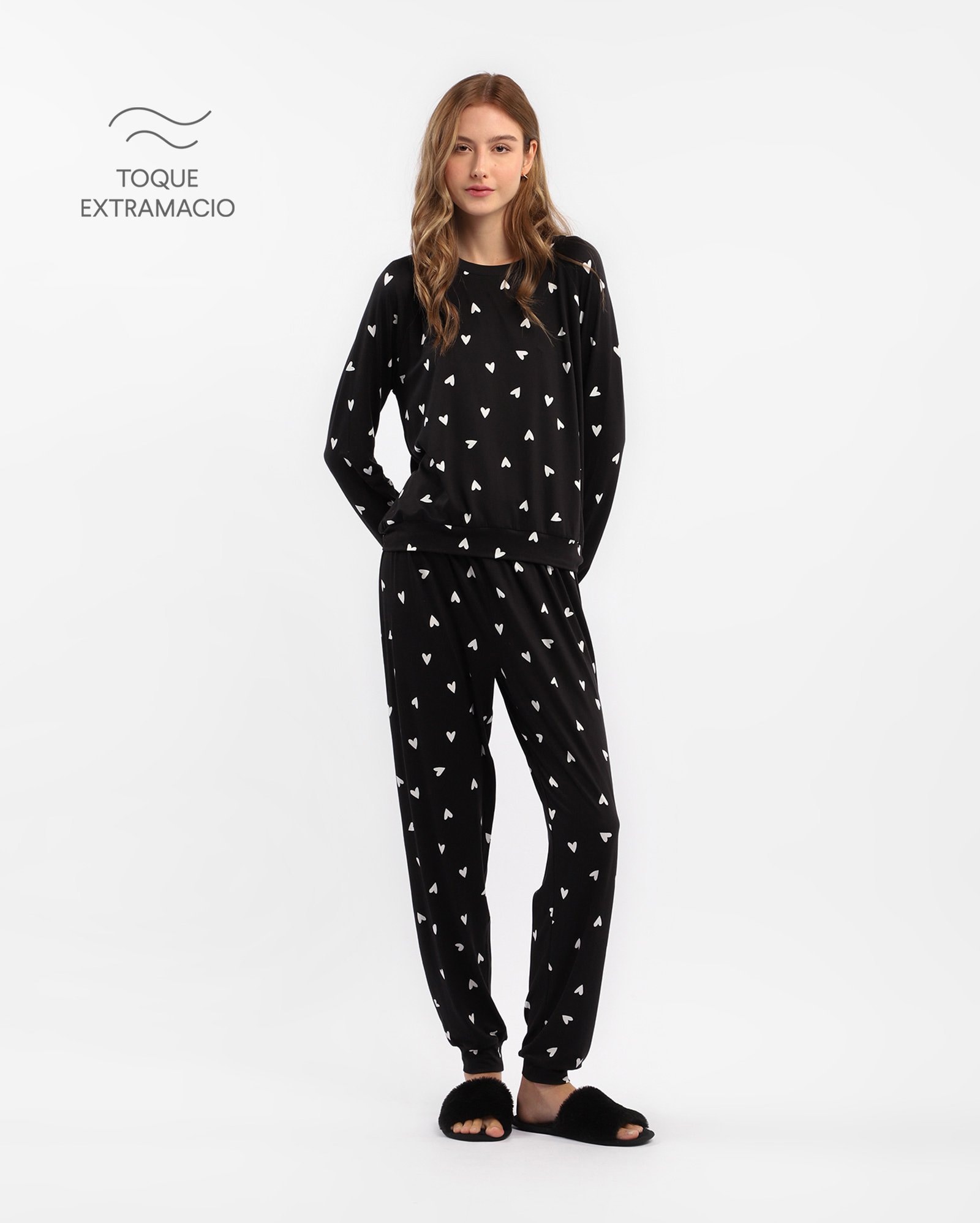 Pijama longo feminino com estampa coração - preto