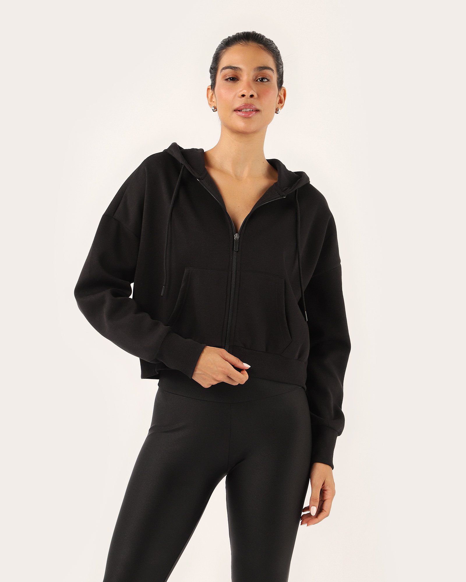 Jaqueta cropped de moletom com capuz - Preto | Body Work