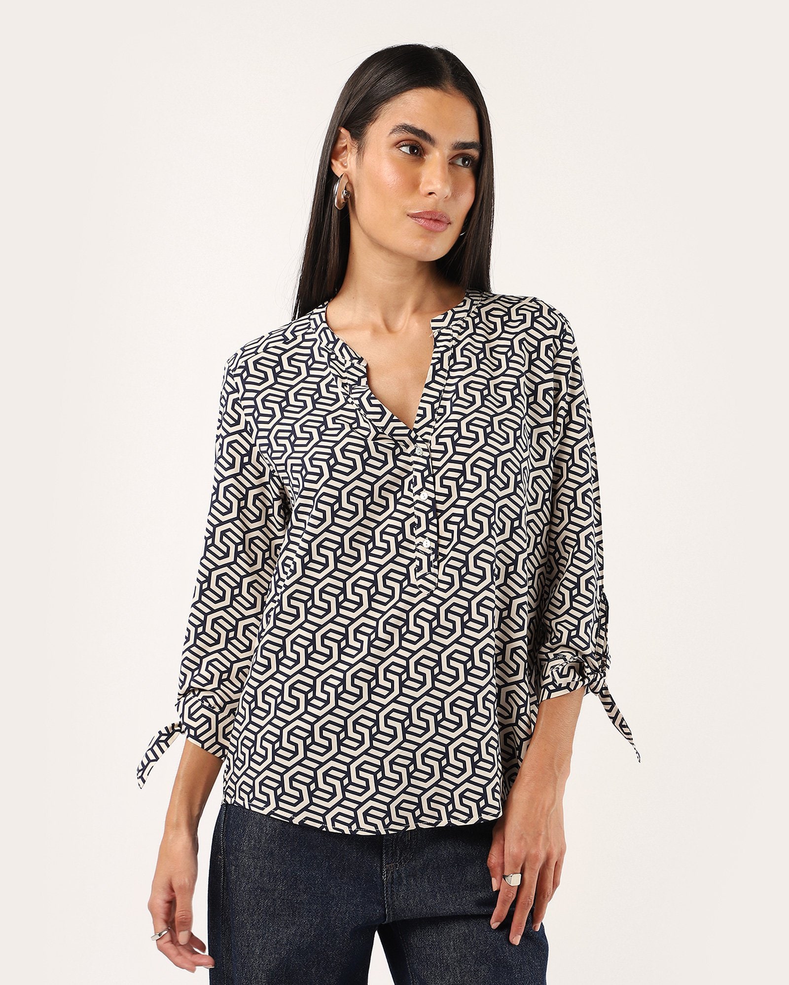 Blusa feminina ampla estampa geométrica - multicor
