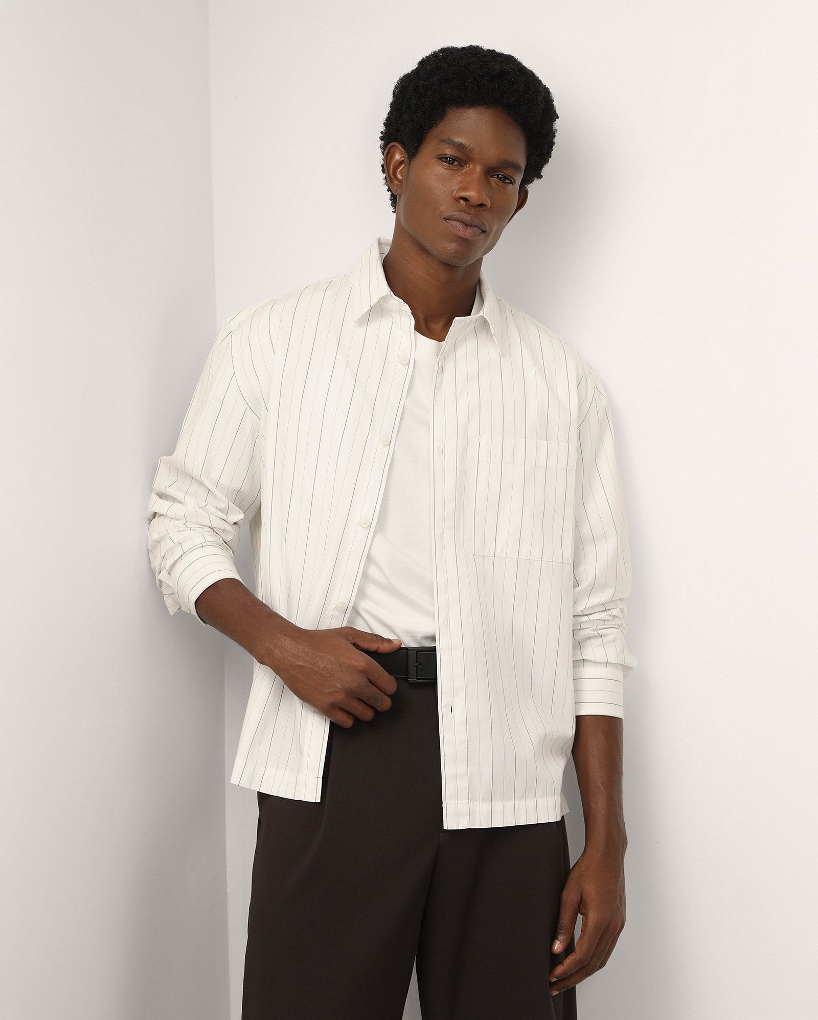 Camisa masculina boxy com bolso - Branco