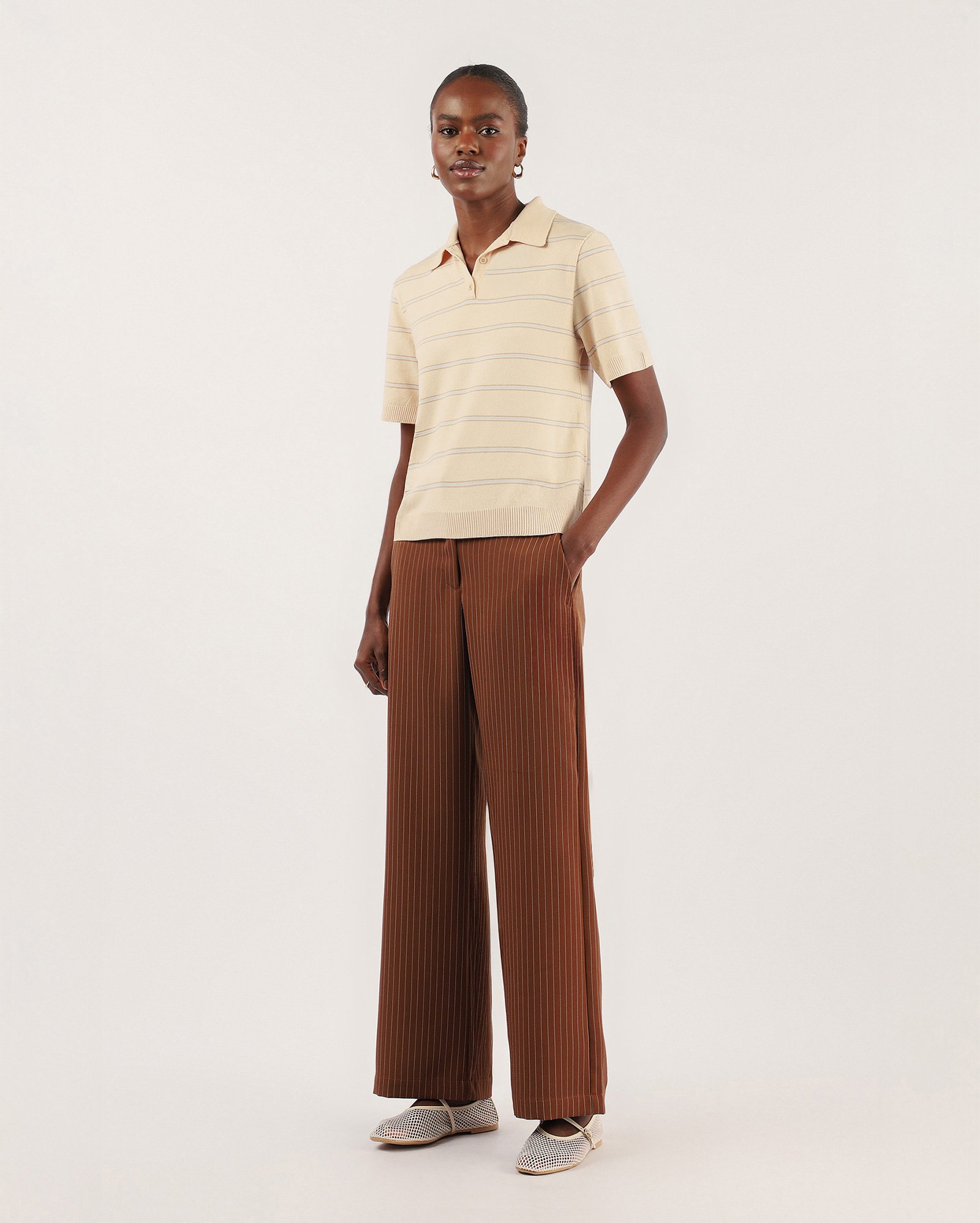 Camisa polo feminina de tricot listrada - Bege Claro