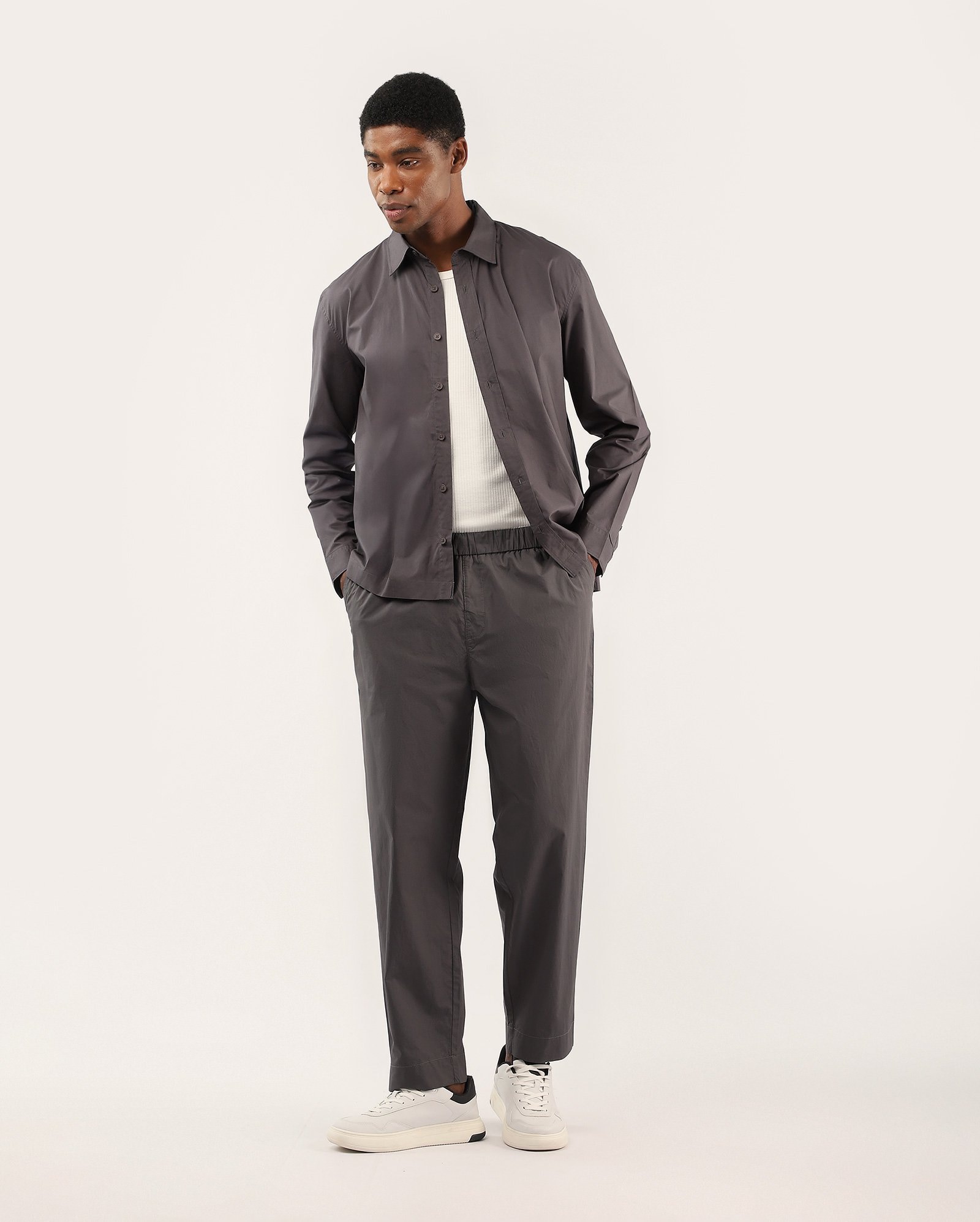 Calça masculina reta casual paper touch - Cinza Escuro