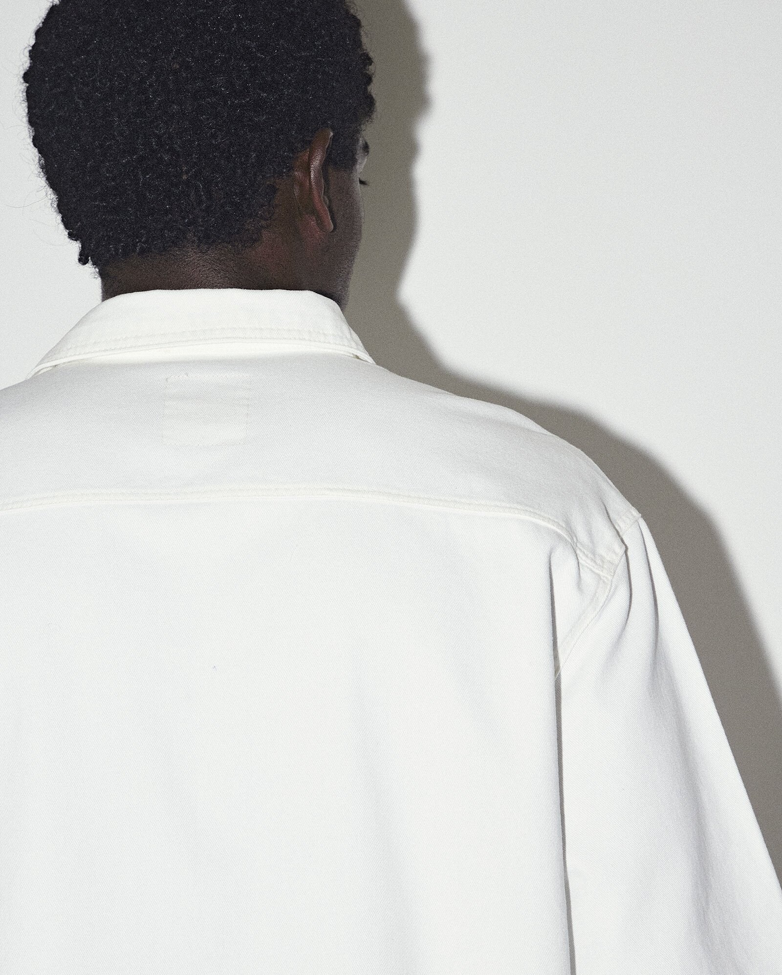 Camisa sarja masculina boxy com bolso - branca | Pool Jeans — foto 4