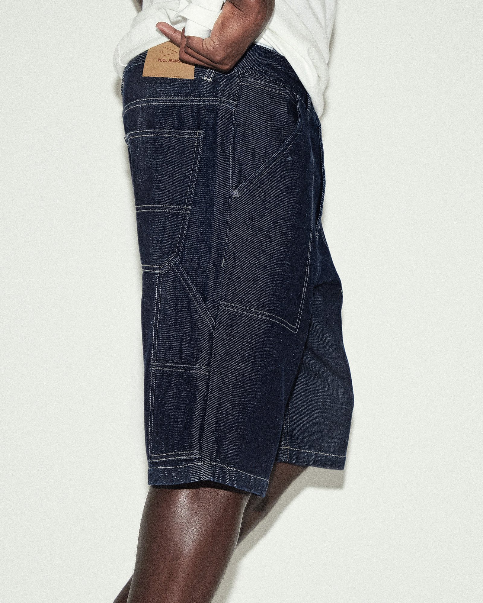 Bermuda jeans masculina baggy com pespontos - denim escuro | Pool Jeans — foto 3