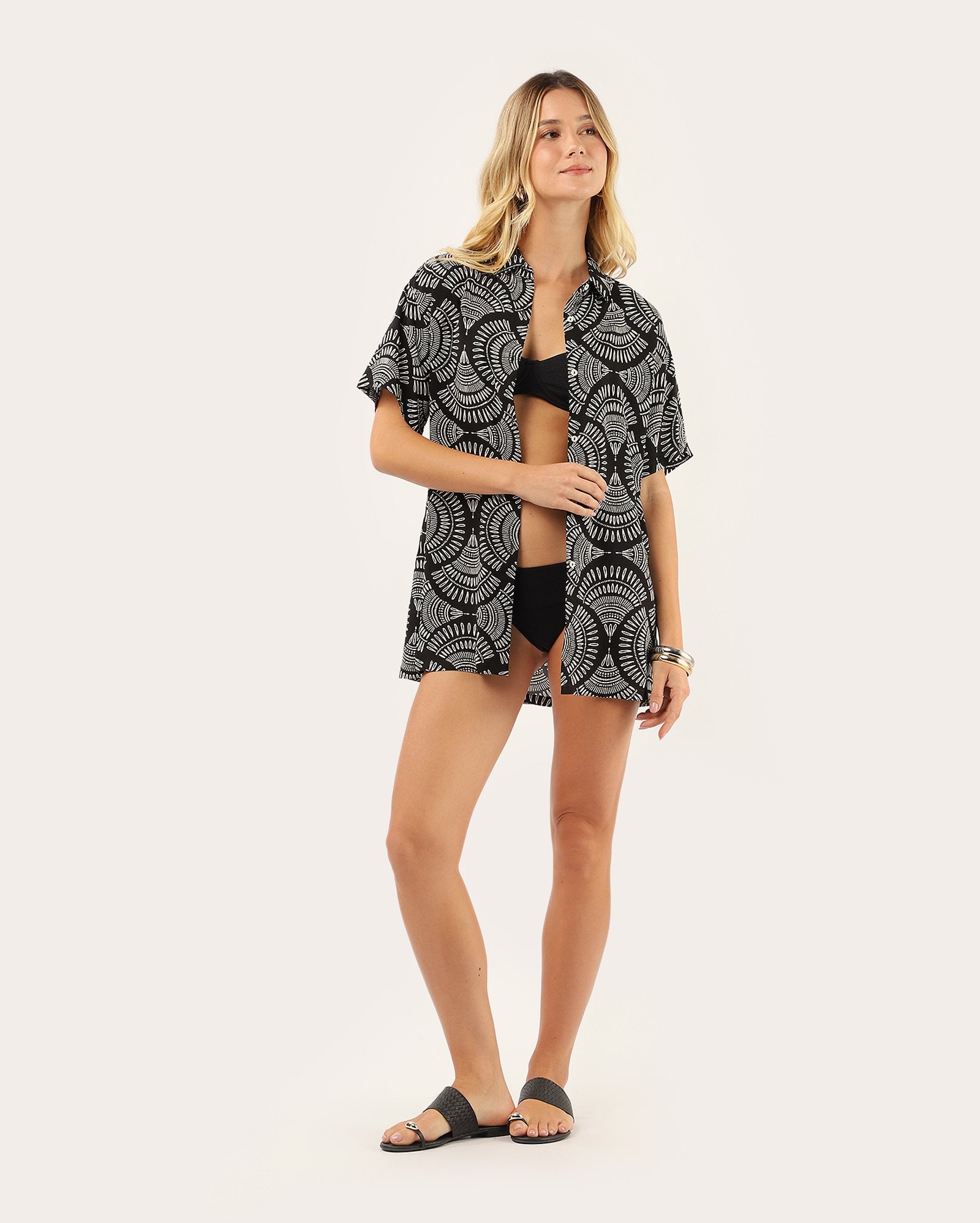 Saída de praia chemise estampada manga curta - preta