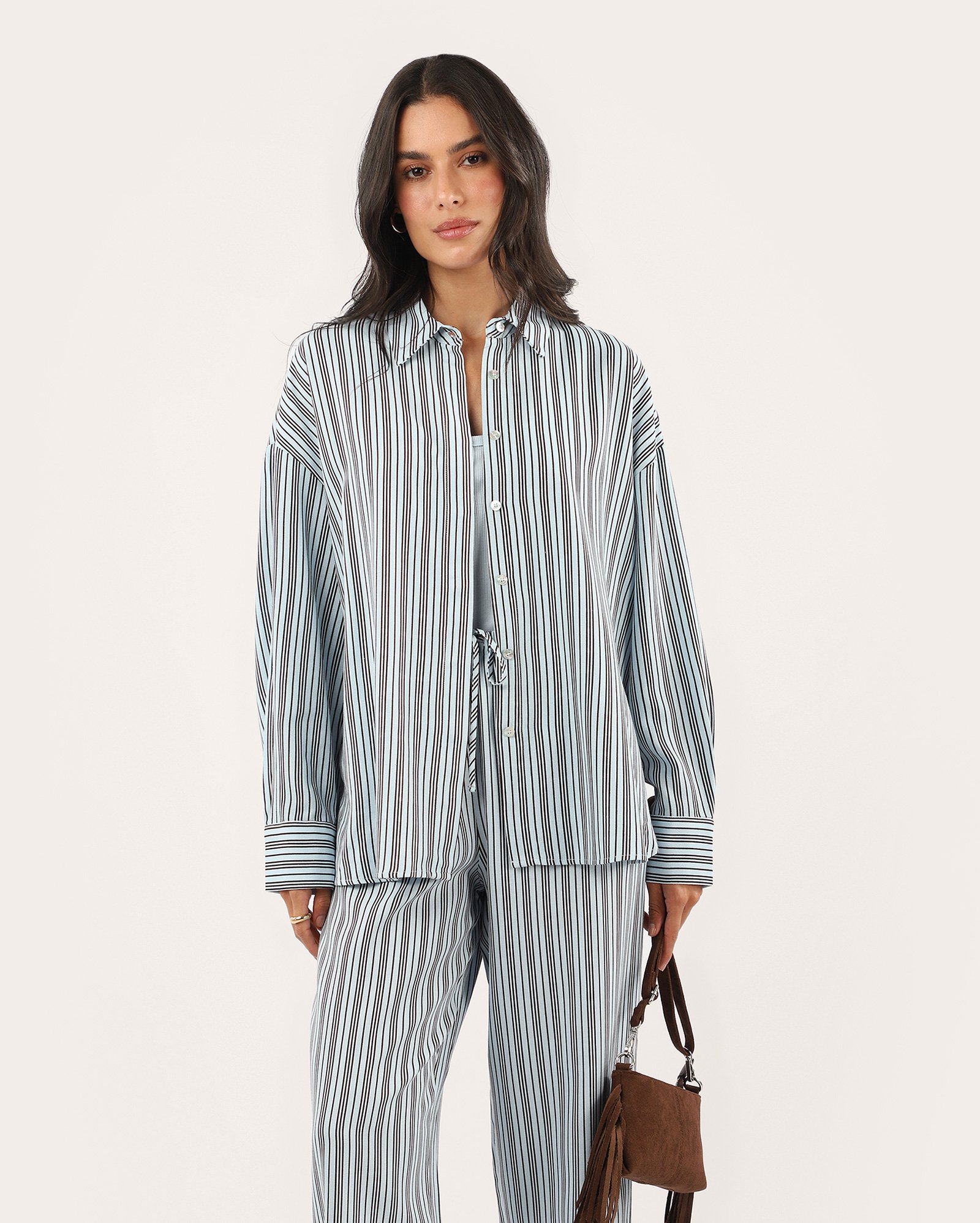 Camisa feminina ampla com viscolinho listrada - Azul Claro