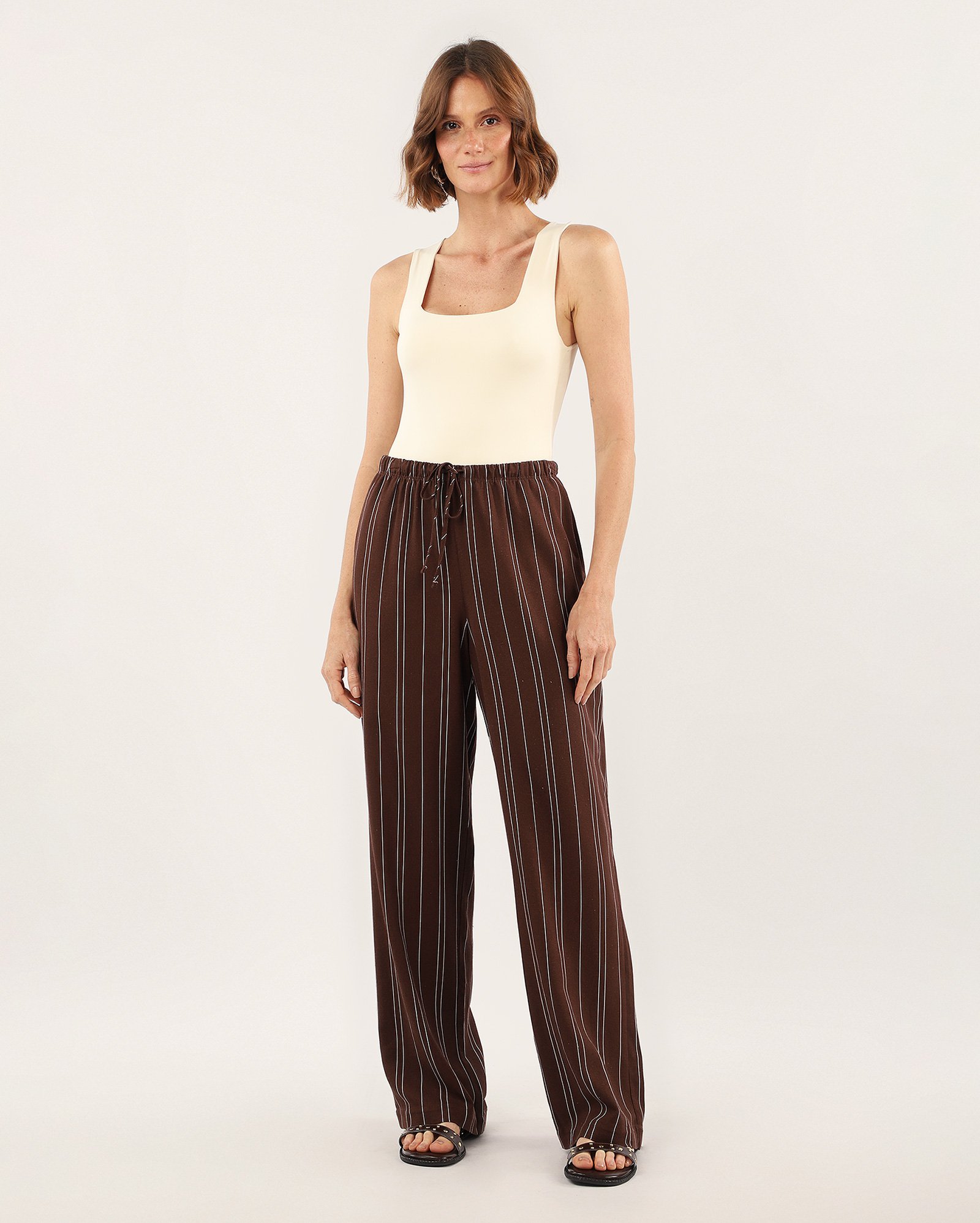 Calça feminina pantalona em viscose cós elástico - Marrom