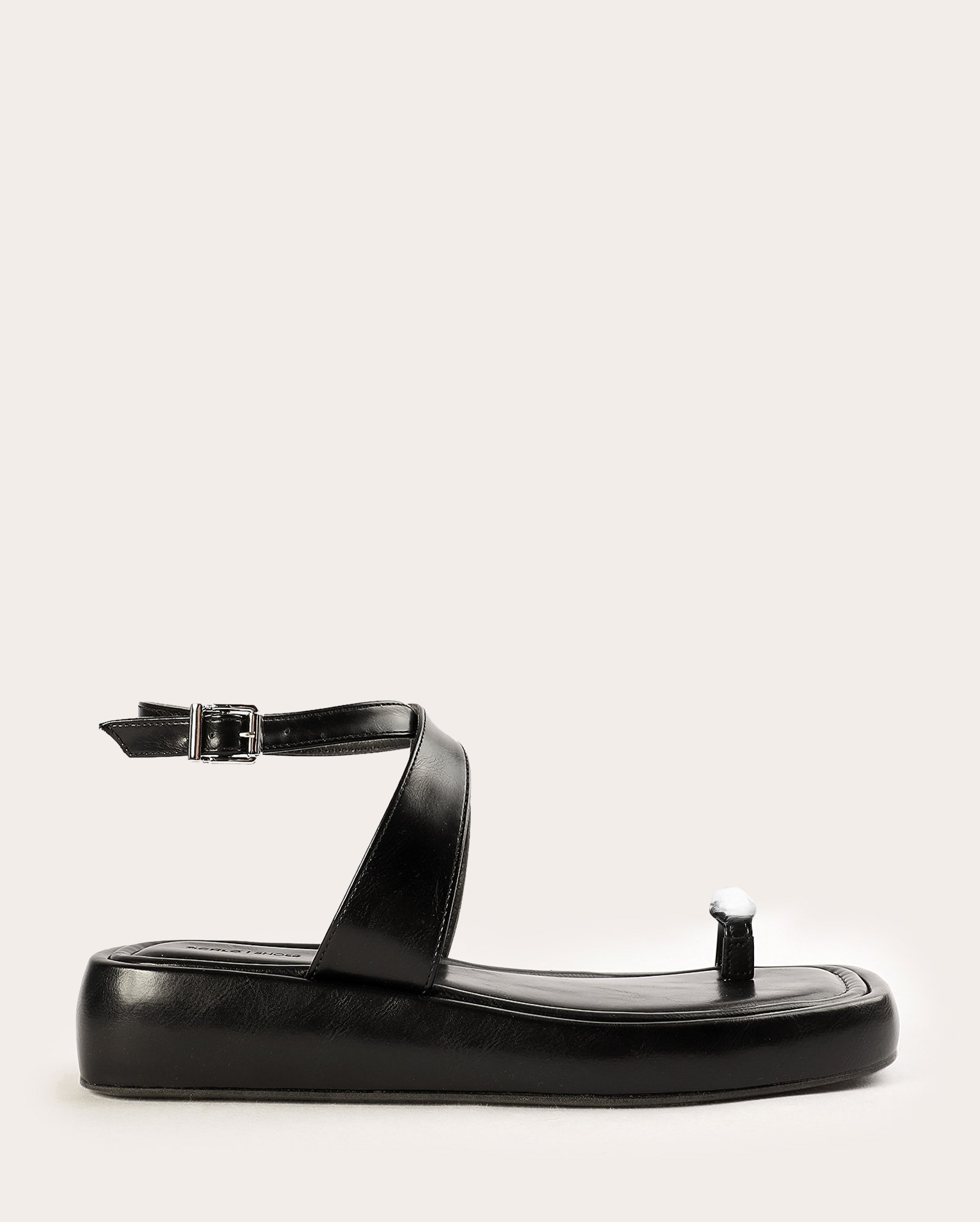 Sandália feminina flatform de dedo - Preto