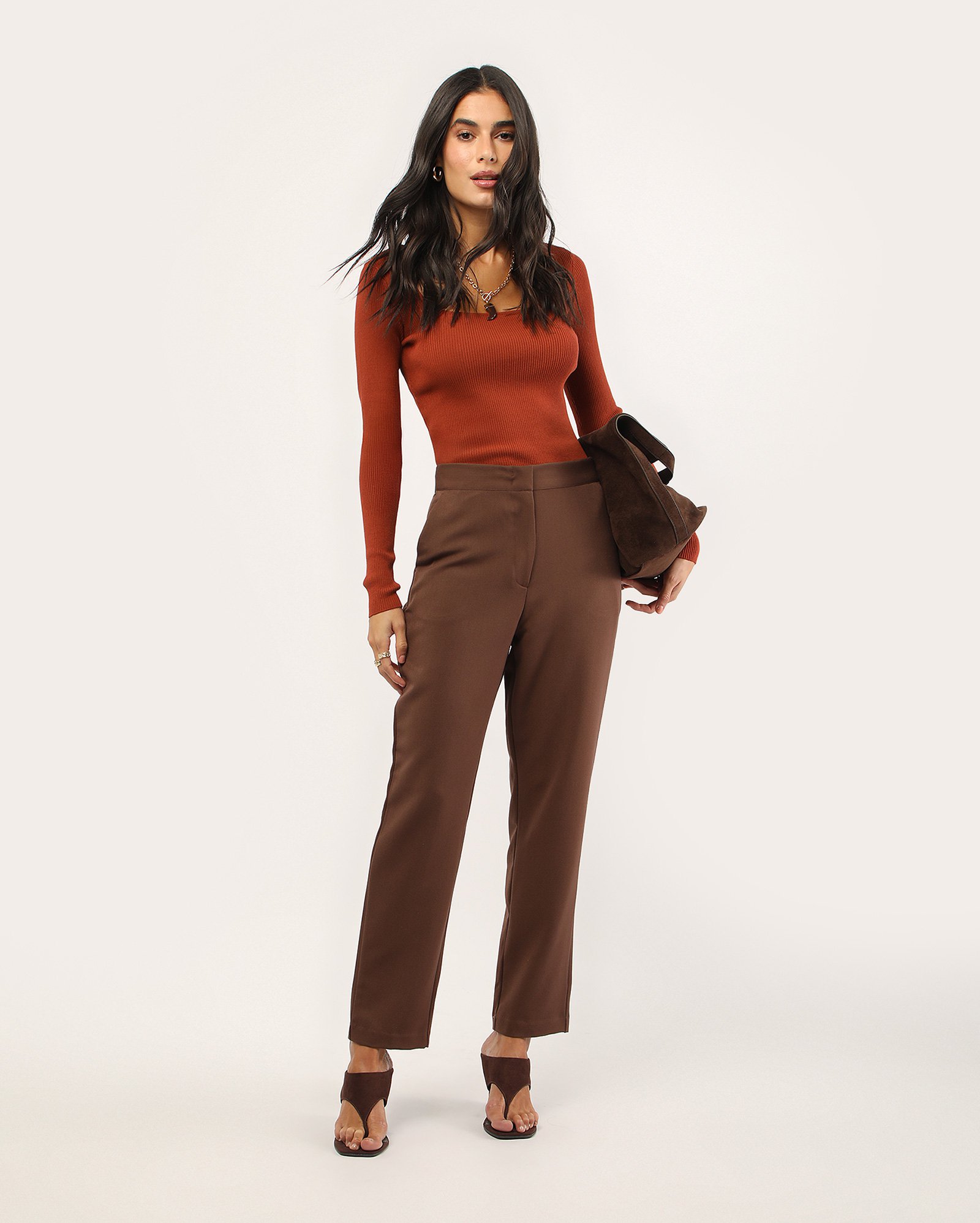 Calça feminina de alfaiataria cigarrete - marrom