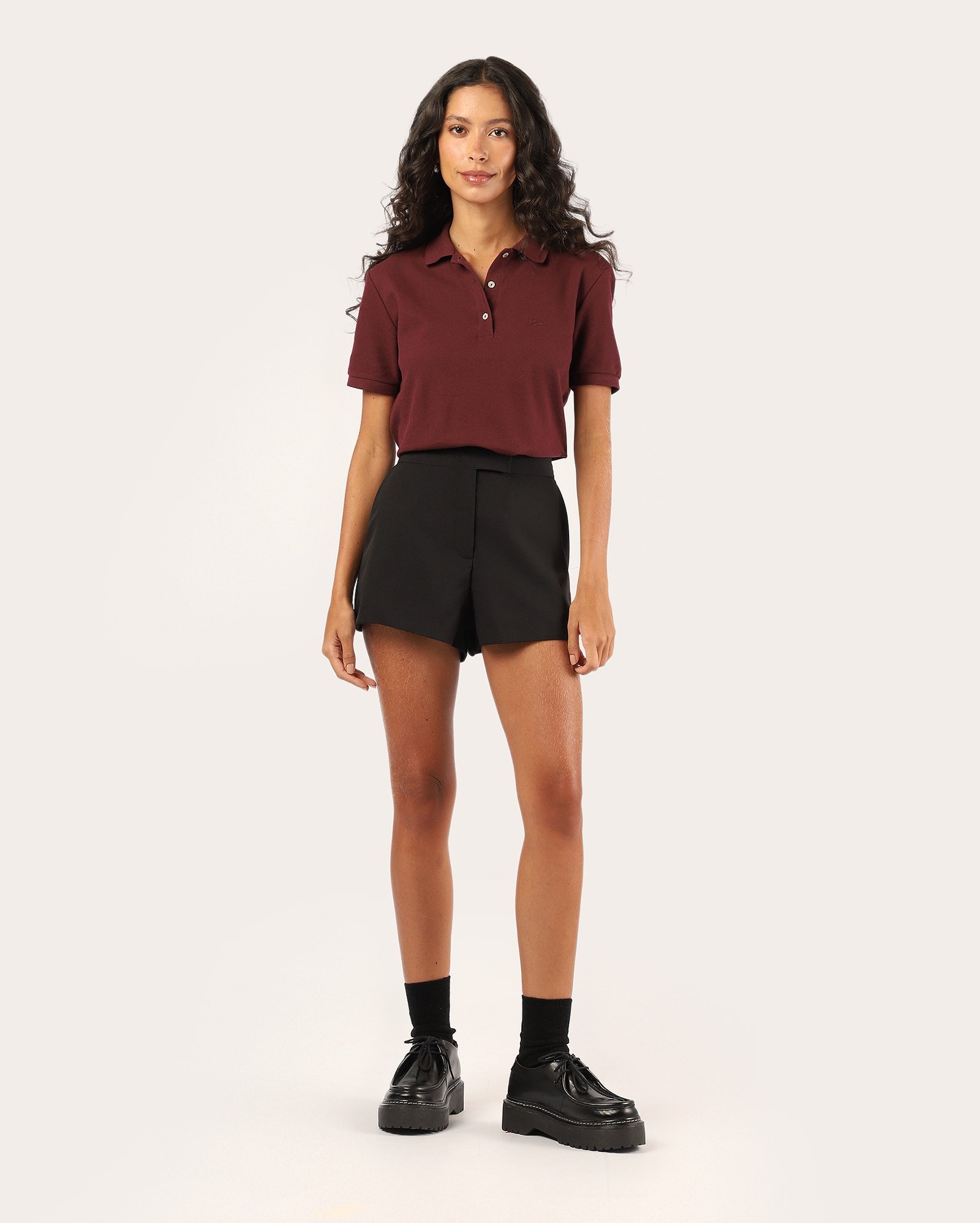 Short feminino reto alfaiatado - Preto