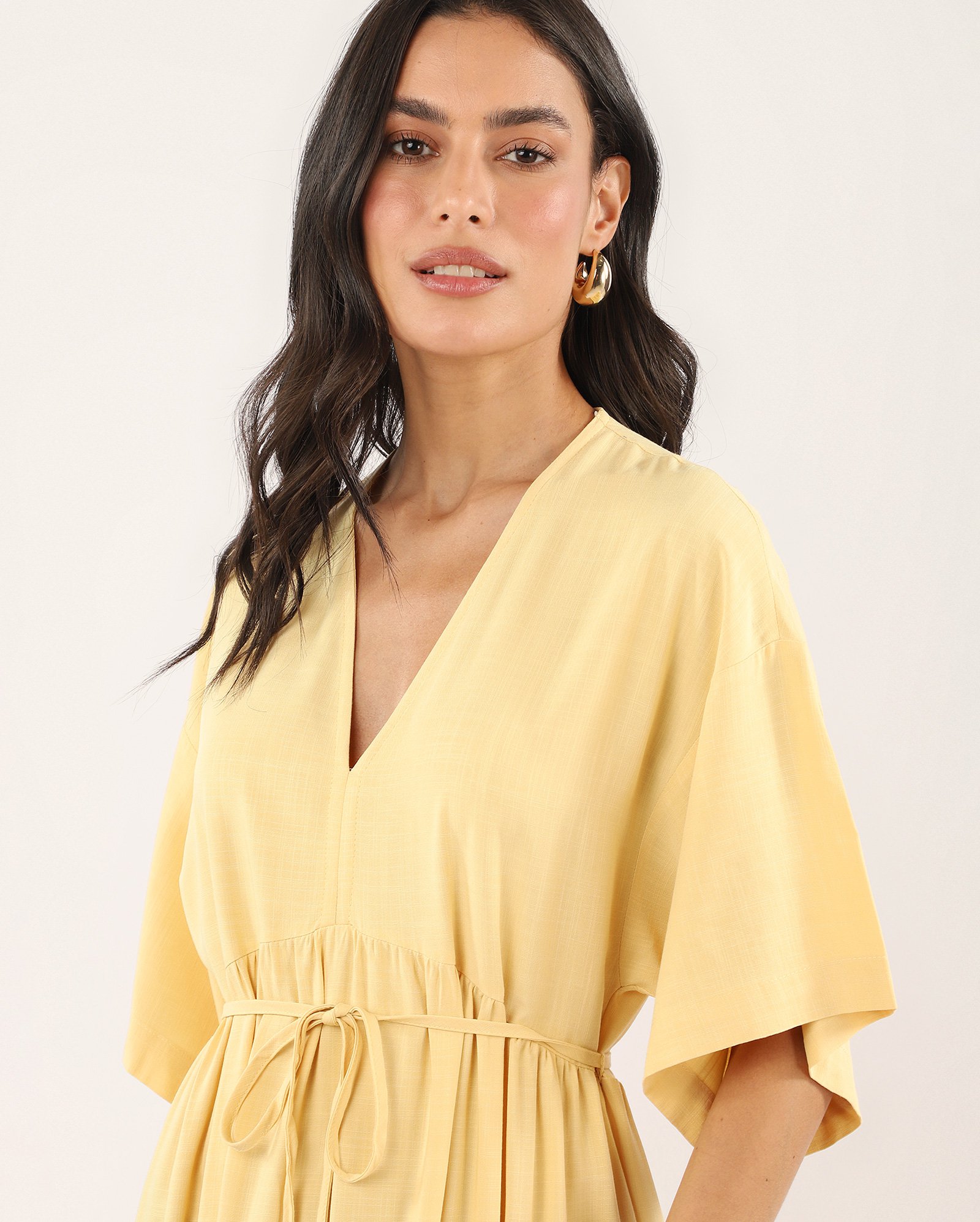 Vestido midi evasê Débora com viscose e ajuste - amarelo