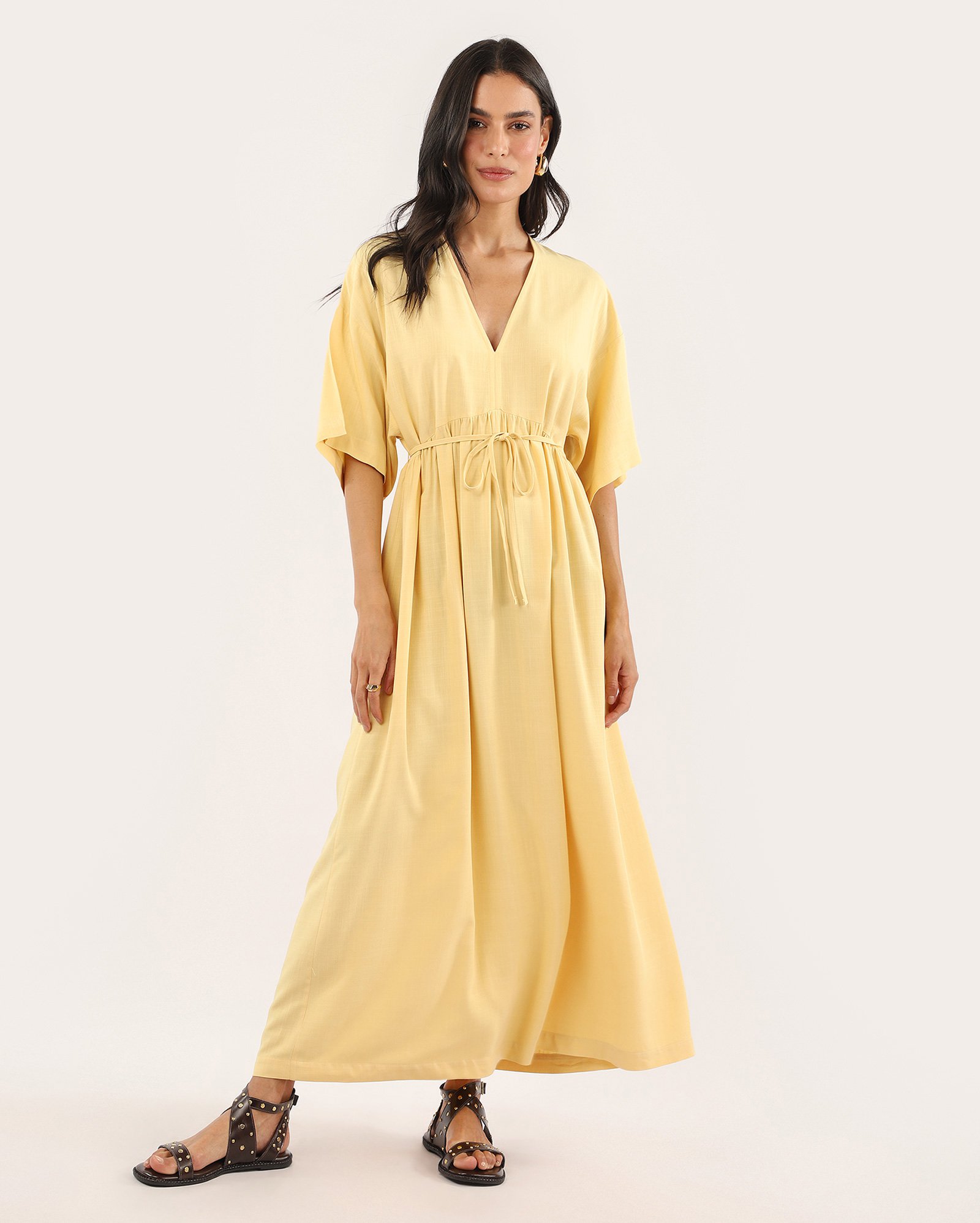 Vestido midi evasê Débora com viscose e ajuste - amarelo