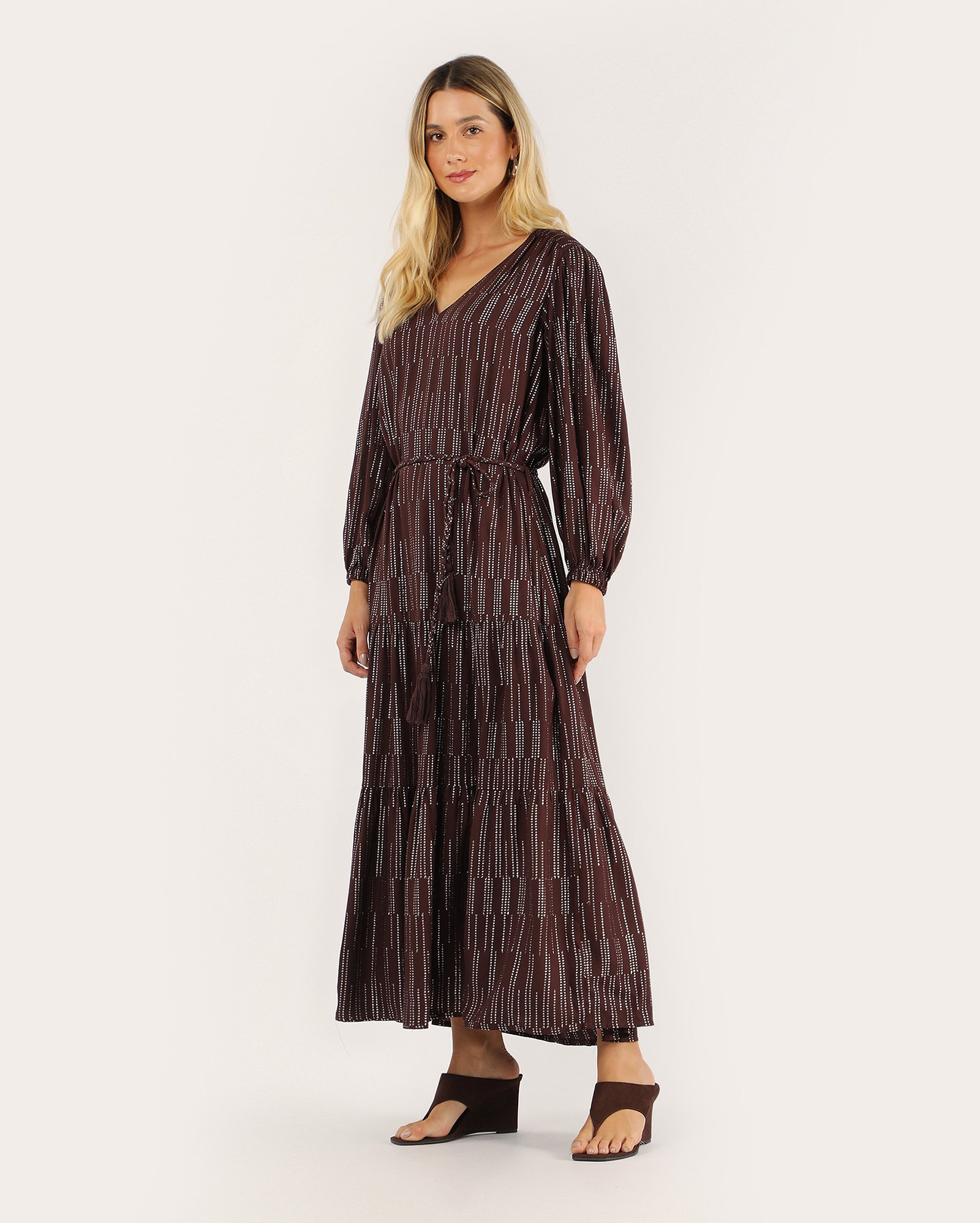 Vestido midi evasê em viscose com brilho - marrom