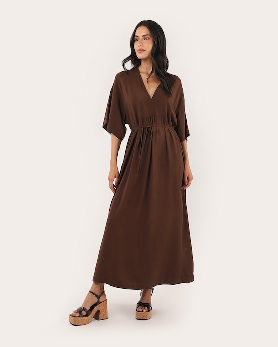 Vestido midi evasê em viscose com amarração