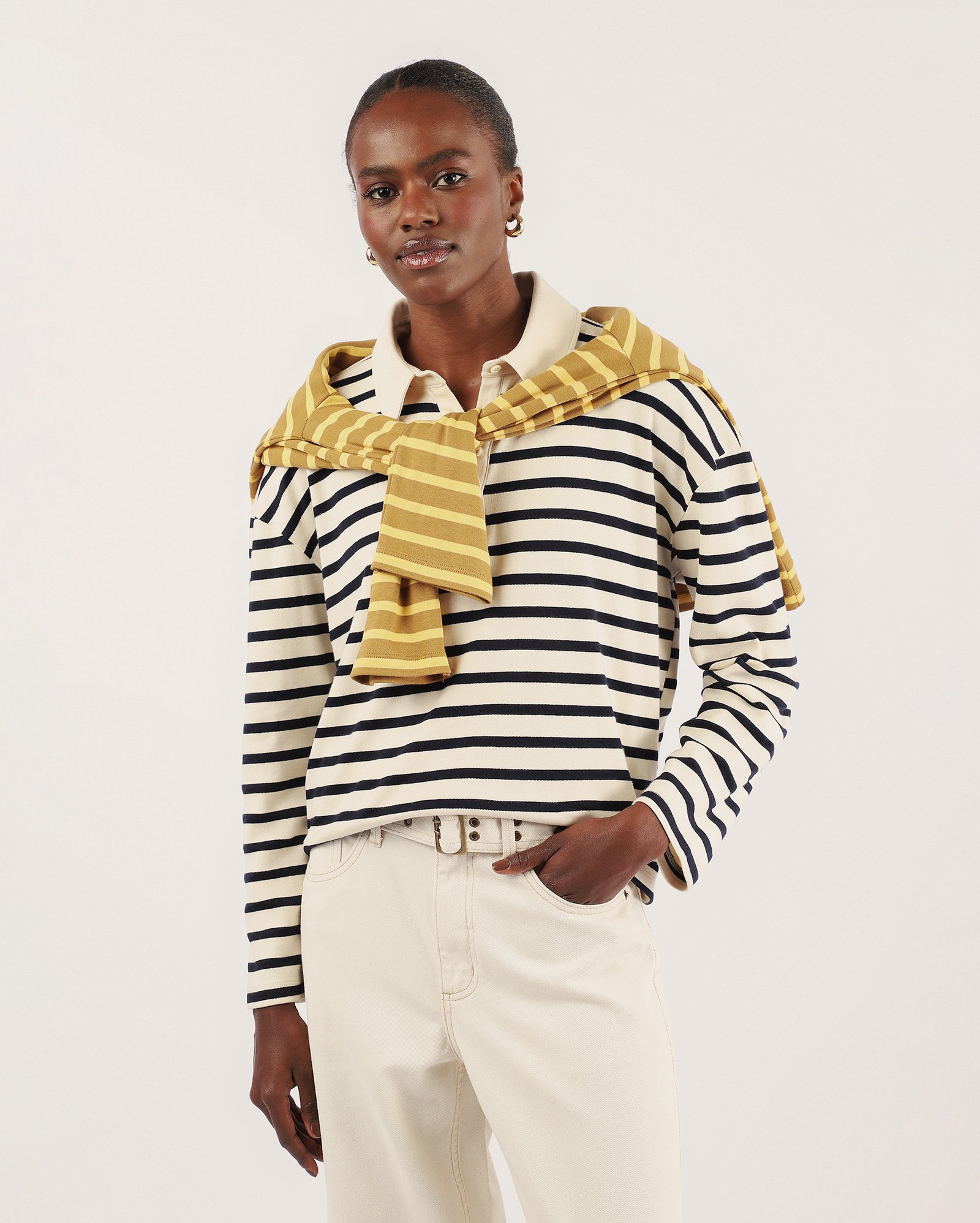 Camisa polo feminina oversized suedine listrada - bege
