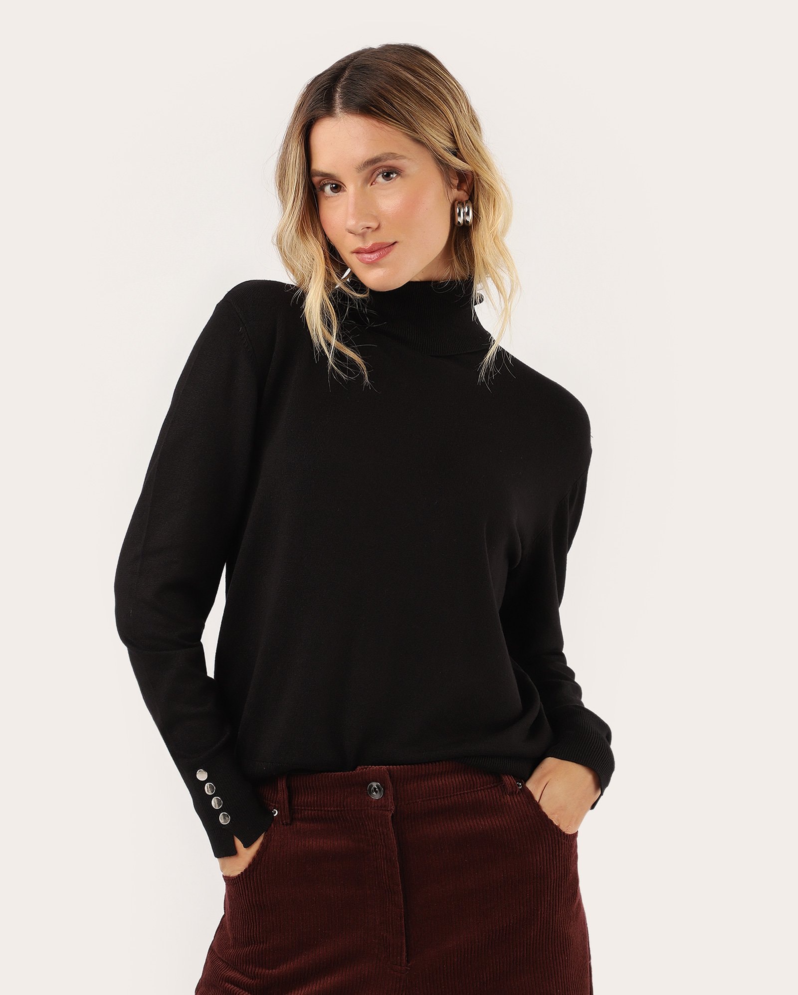 Blusa feminina de tricot gola alta com botões - Preto