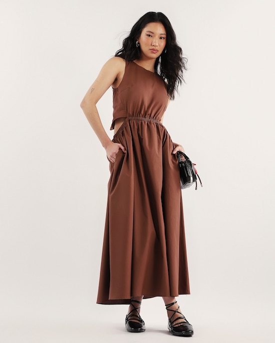 Vestido midi evasê em tricoline com recortes - Marrom