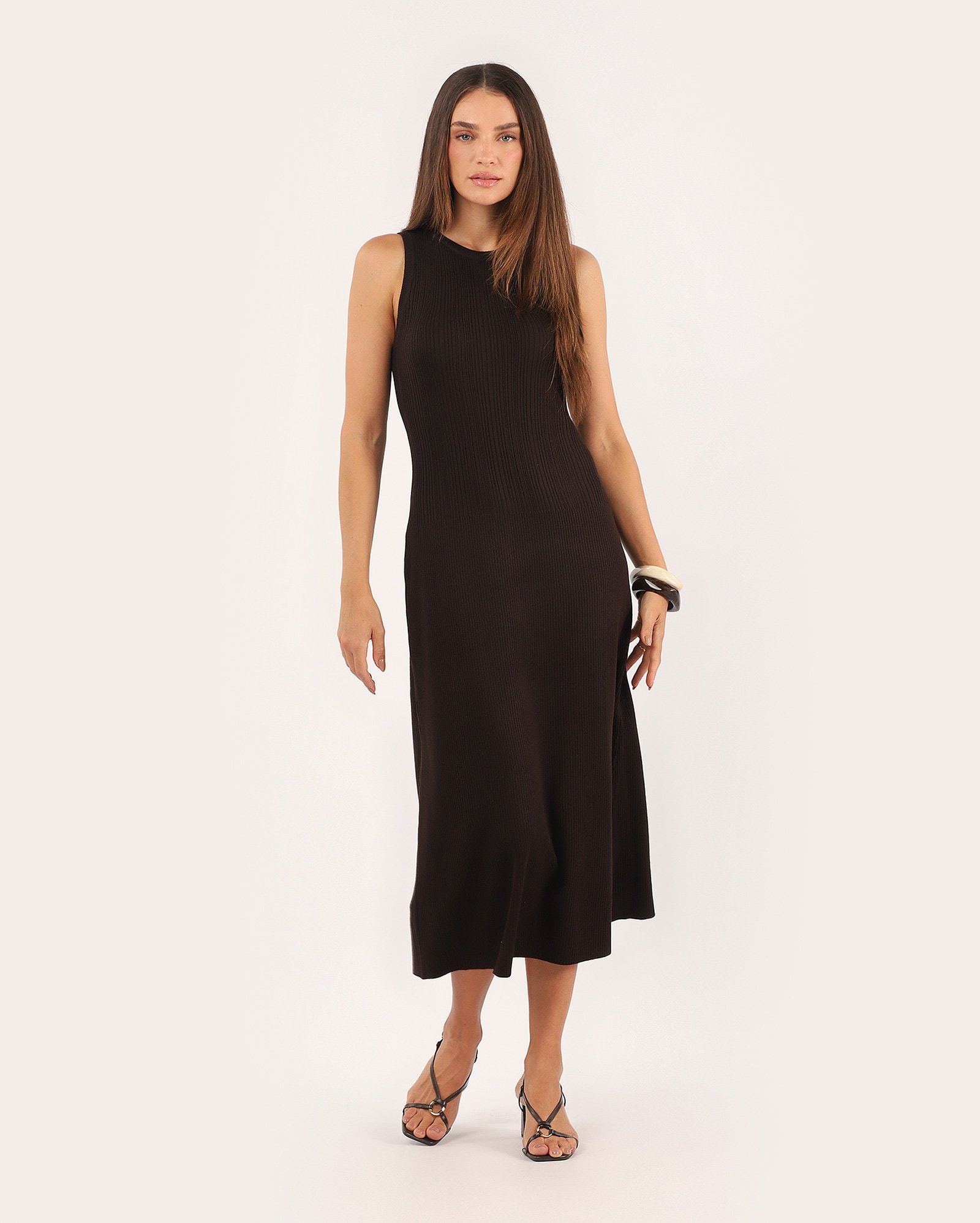 Vestido midi com em tricot - marrom