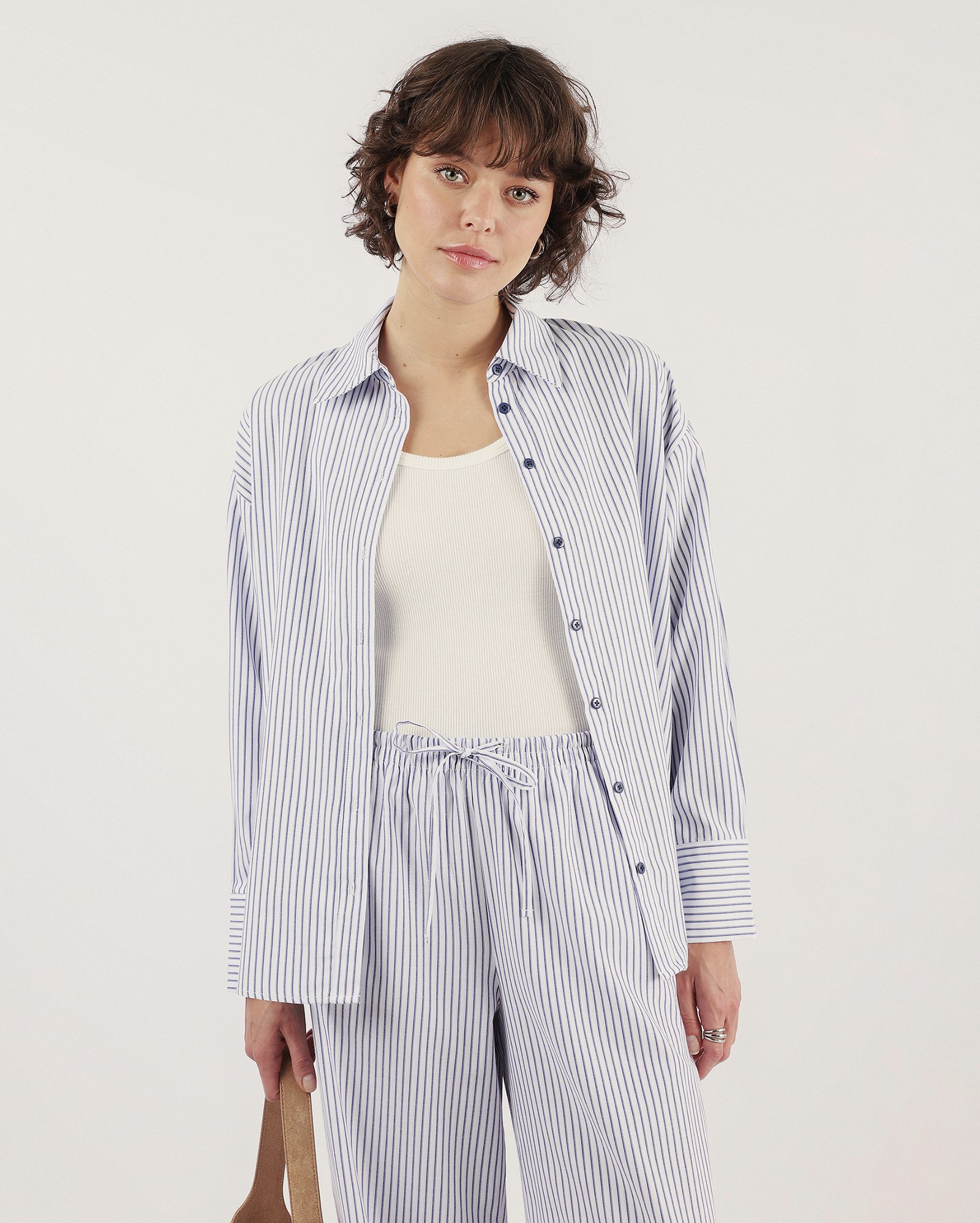 Camisa feminina ampla de tricoline listrada - azul