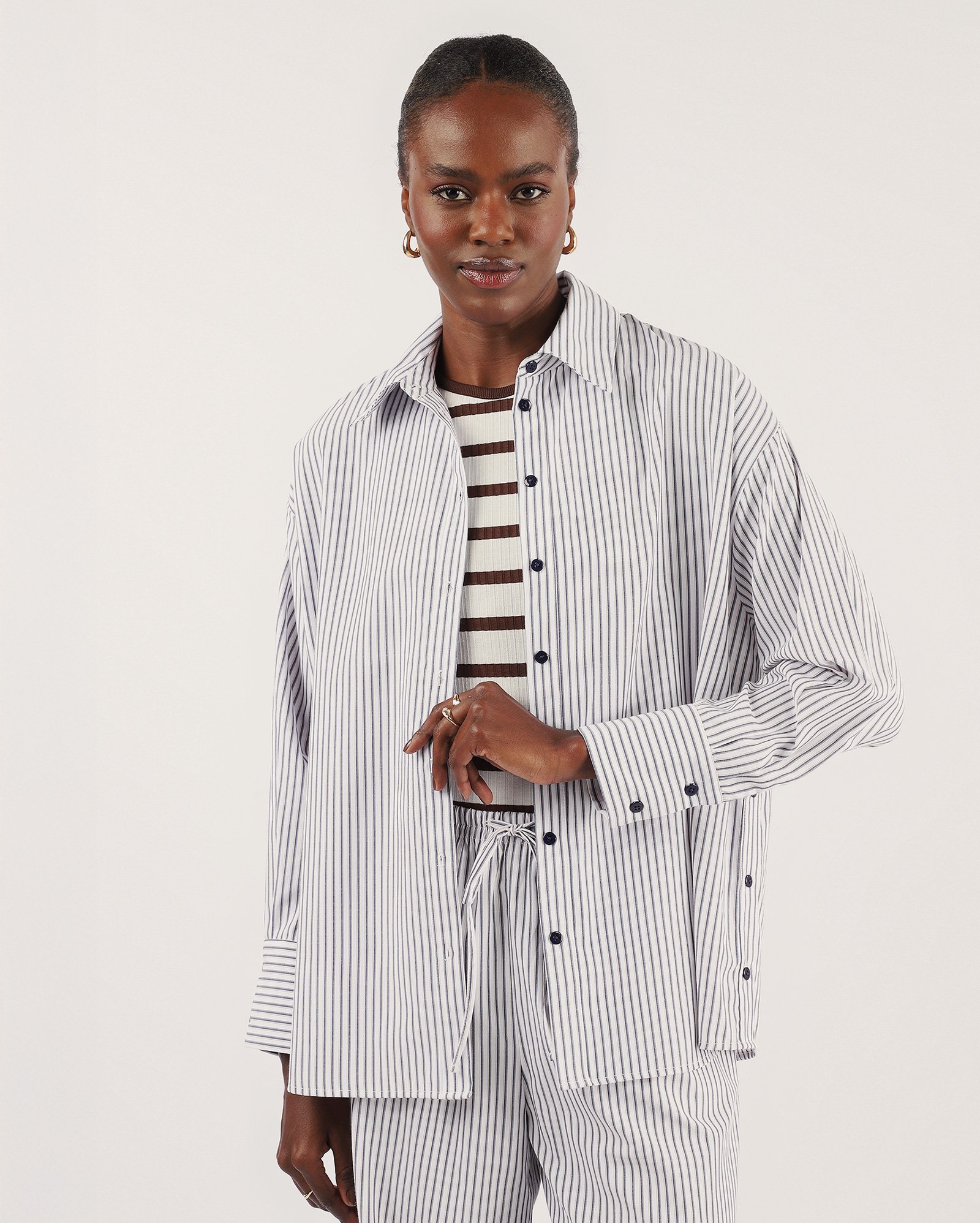 Camisa feminina ampla de tricoline listrada - azul