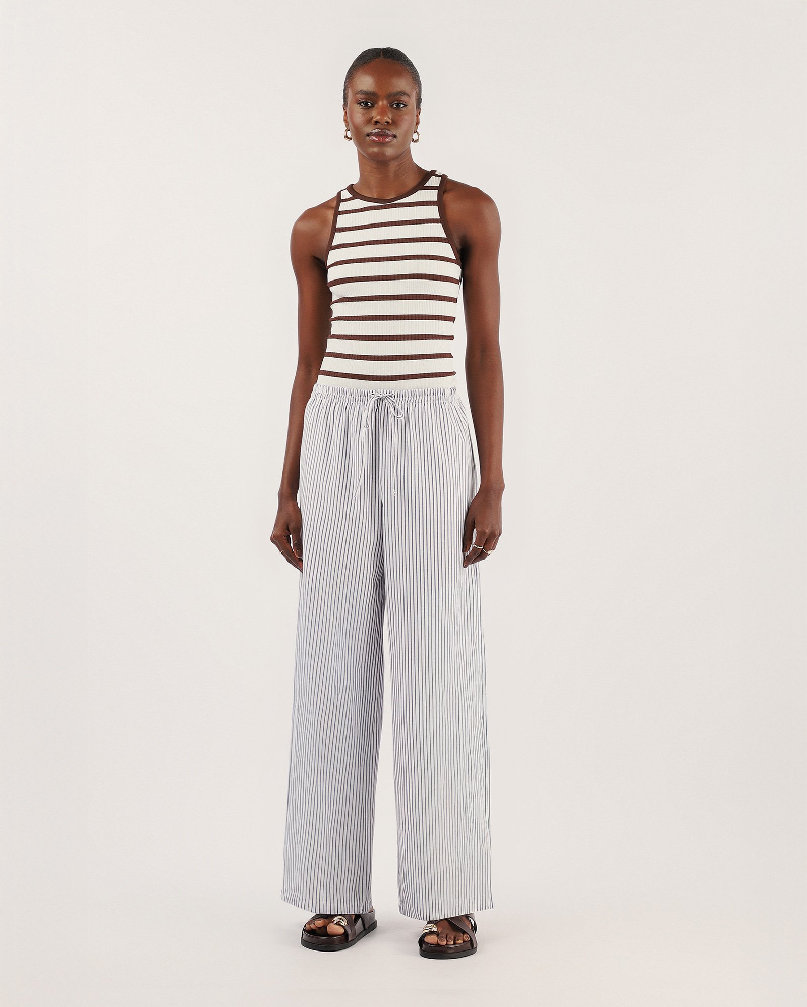 Calça feminina relaxed de tricoline listrada - azul
