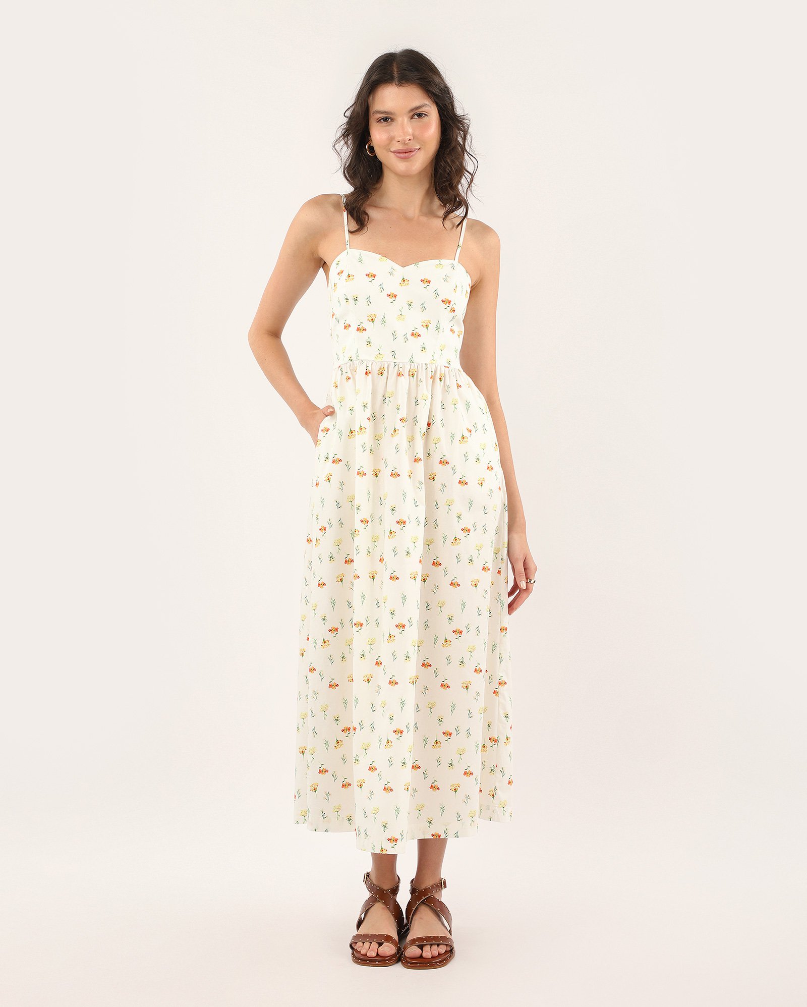 Vestido midi godê floral decote coração com bolso - off-white