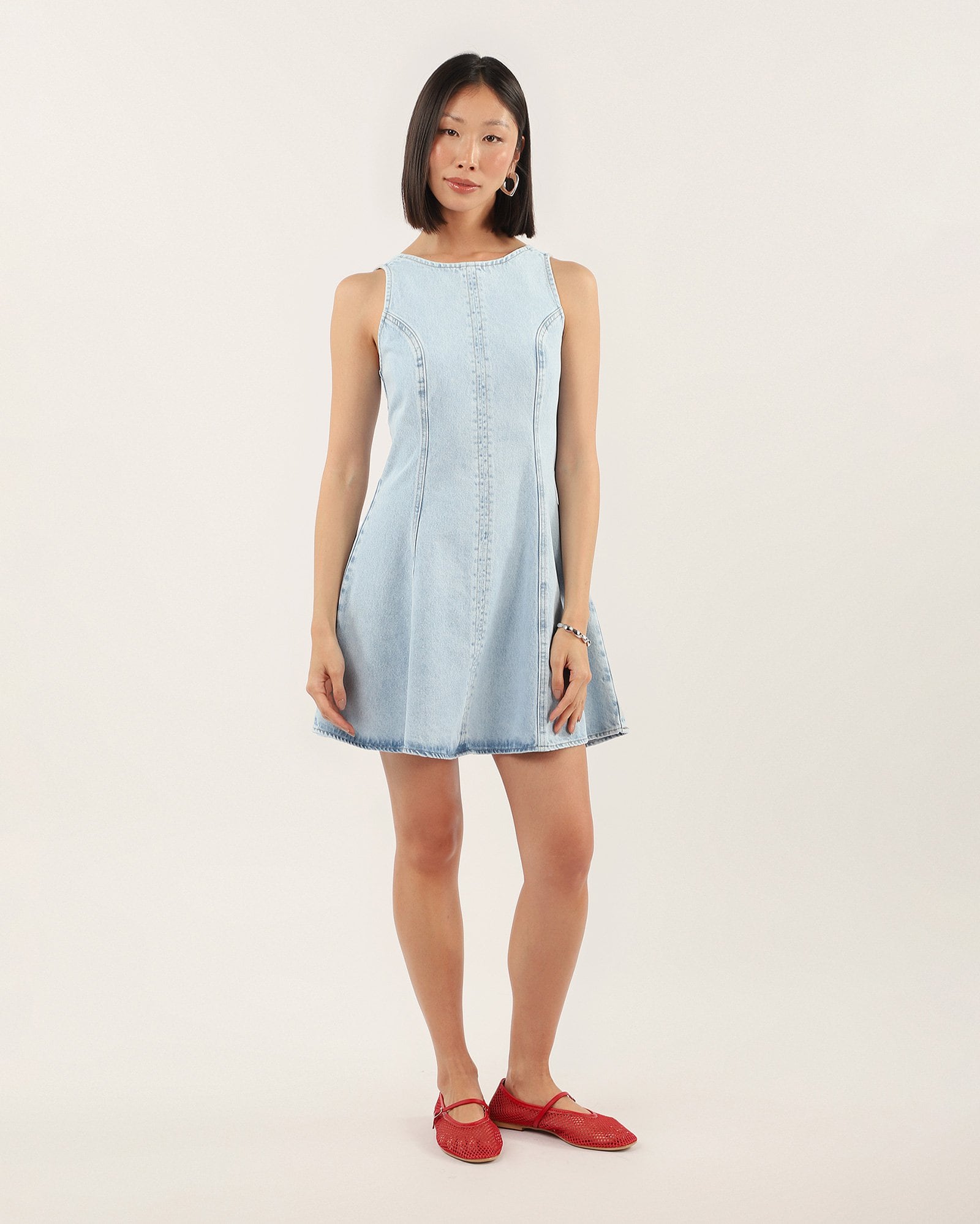 Vestido jeans midi godê com recortes - denim claro | Pool Jeans