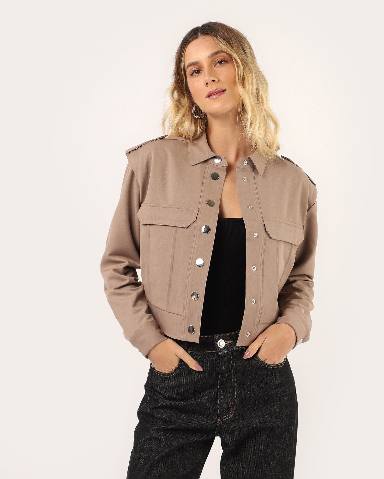 Jaqueta feminina boxy com lapela - bege