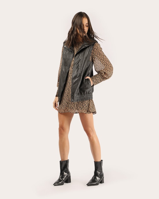 Colete feminino oversized de poliuretano - preto