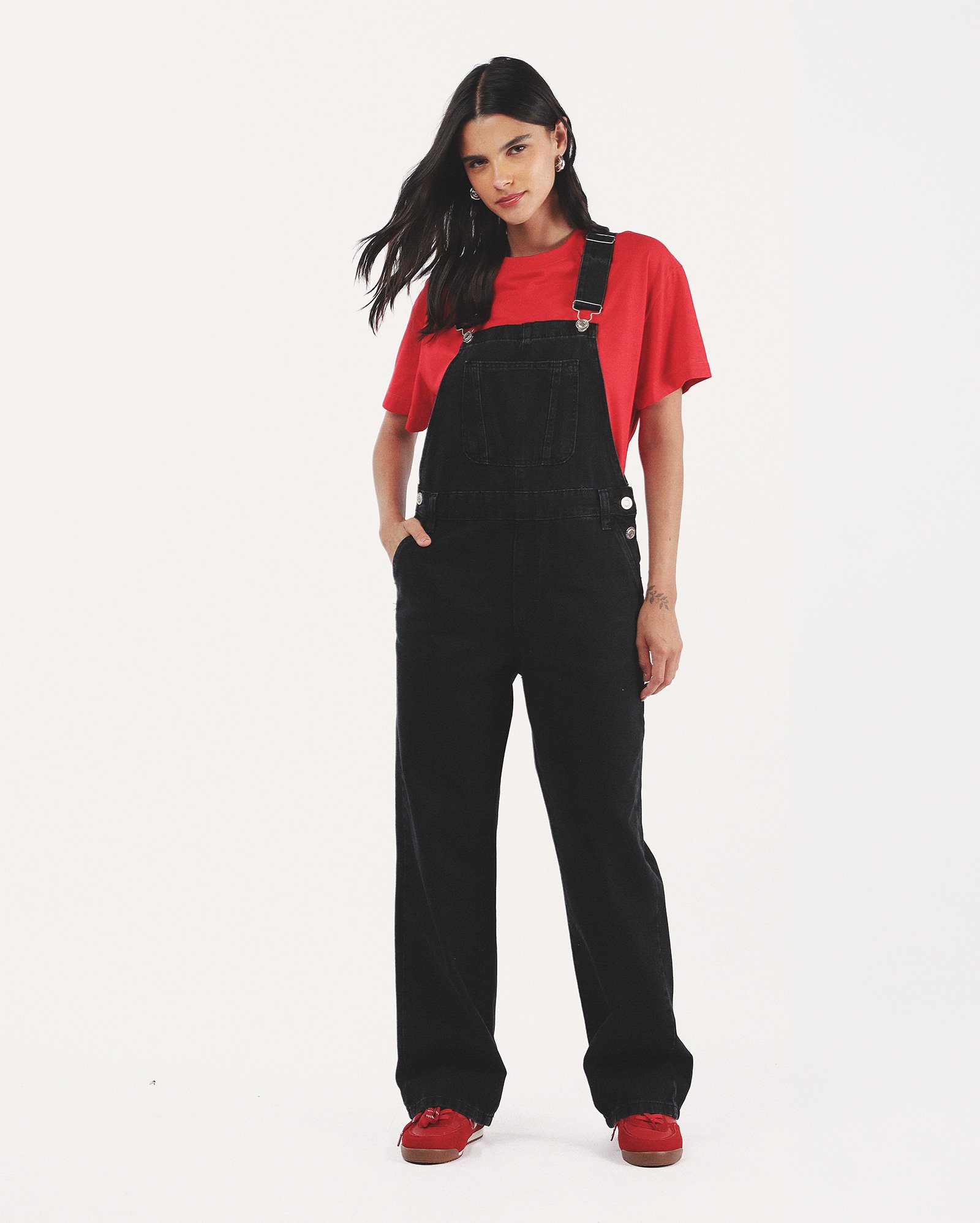 Jardineira black jeans feminina com bolso | Pool Jeans