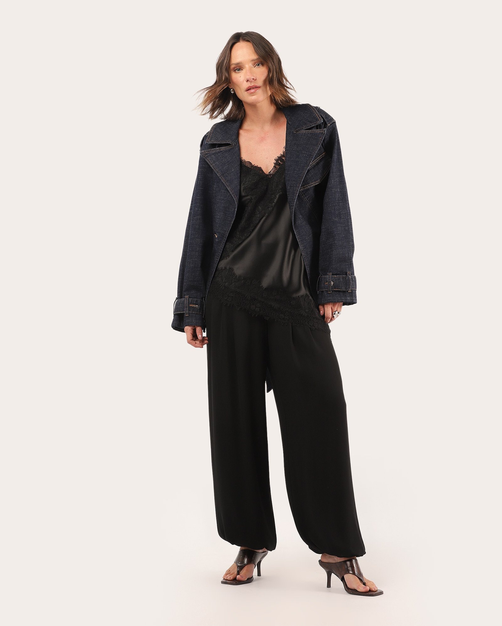 Calça feminina aladim com pregas - Preto