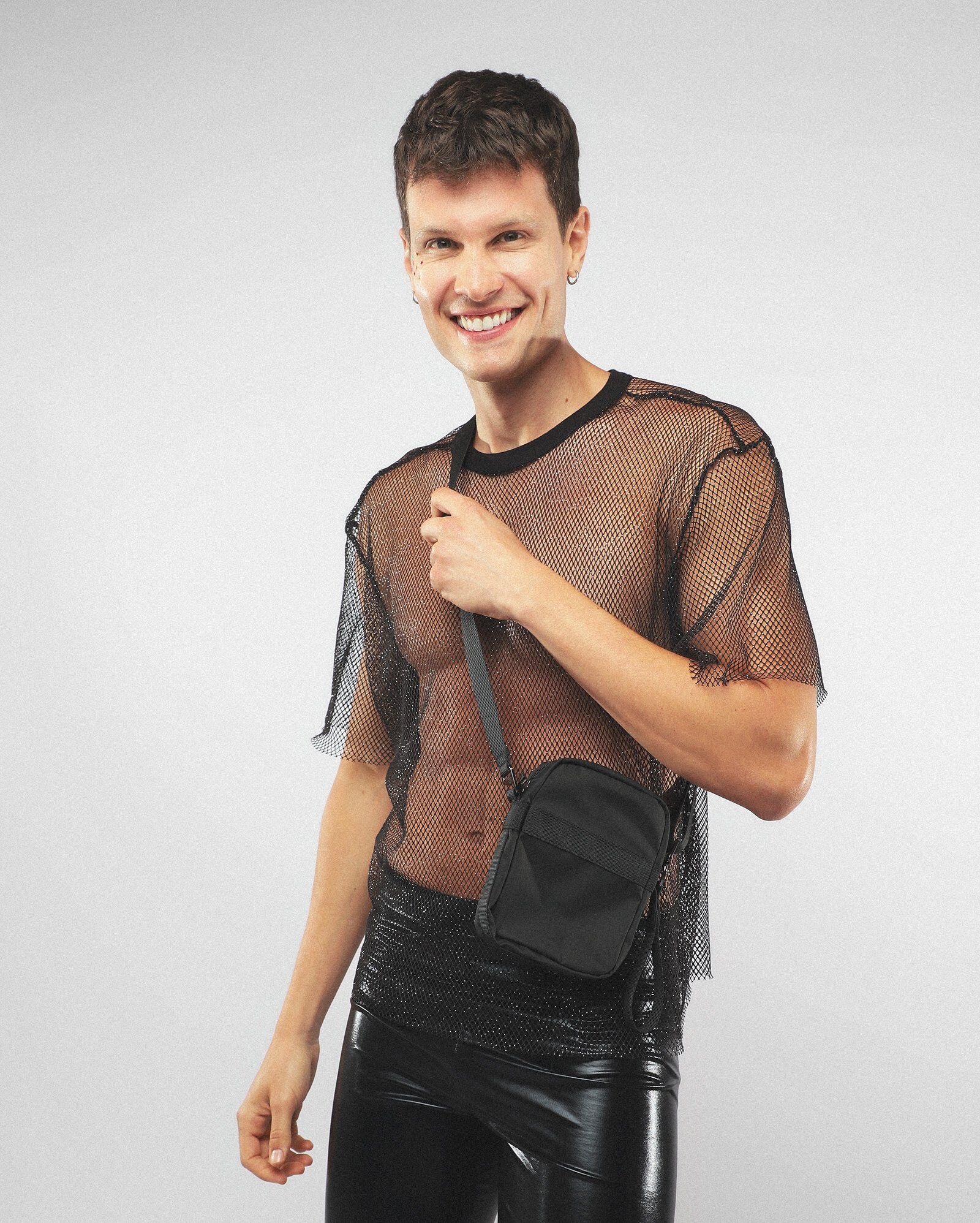 Bolsa masculina transversal alça regulável - preta