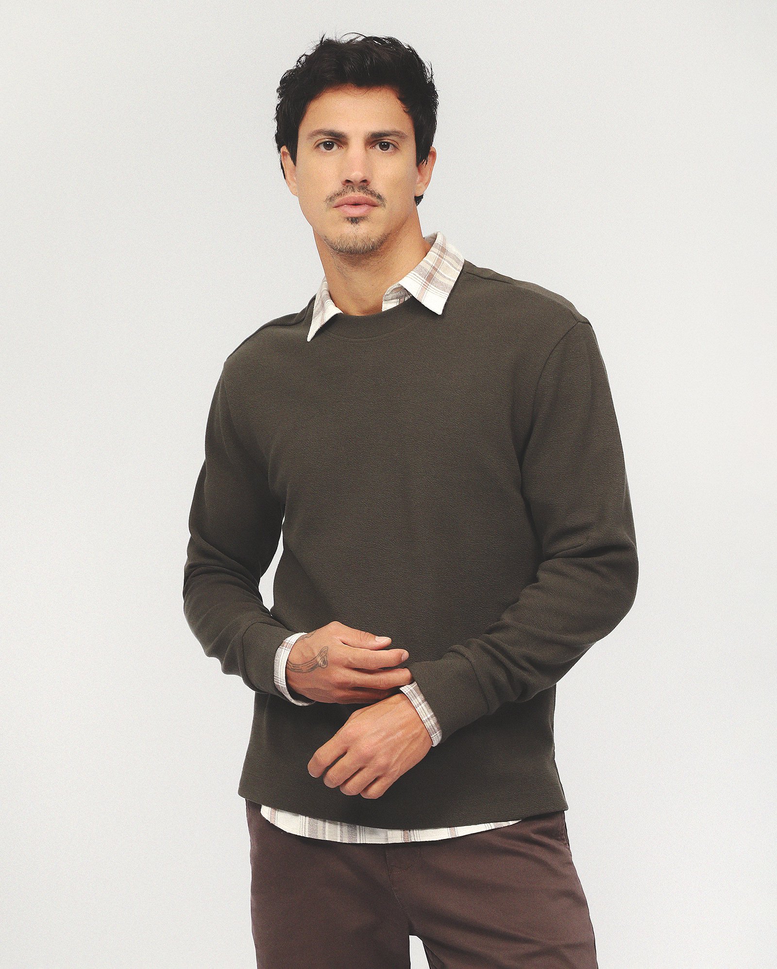 Suéter masculino em tricot piquet - marrom