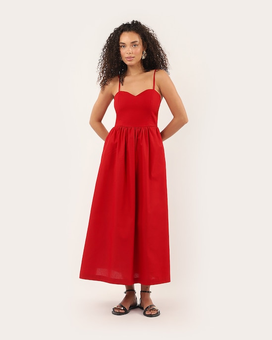 Vestido midi godê com decote coração