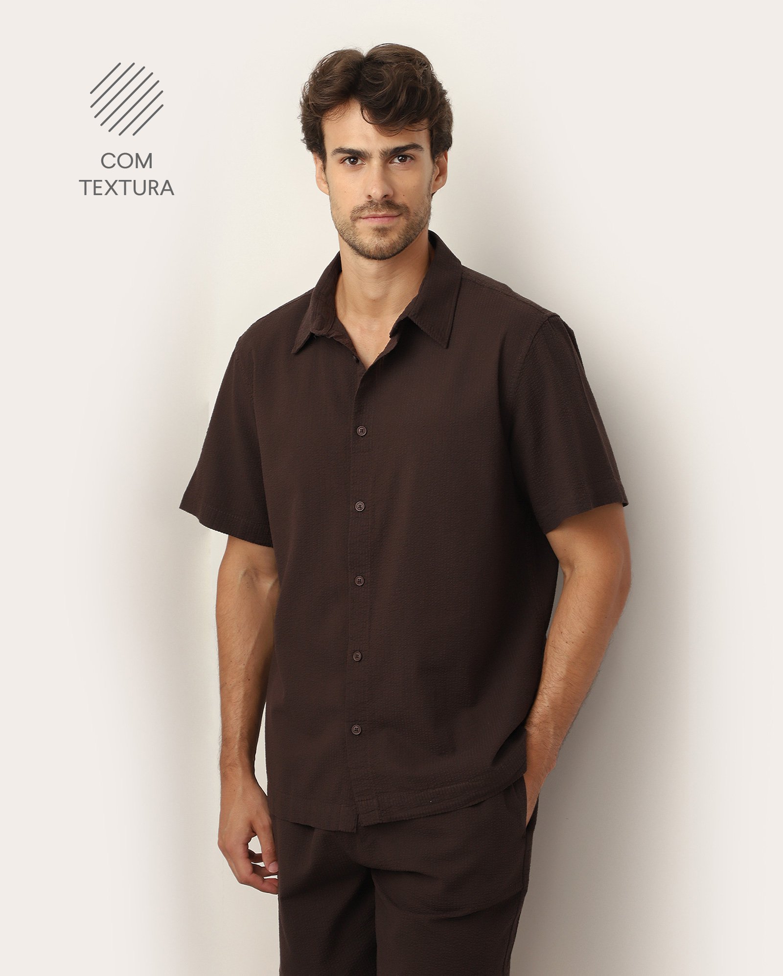 Camisa masculina regular texturizada - marrom
