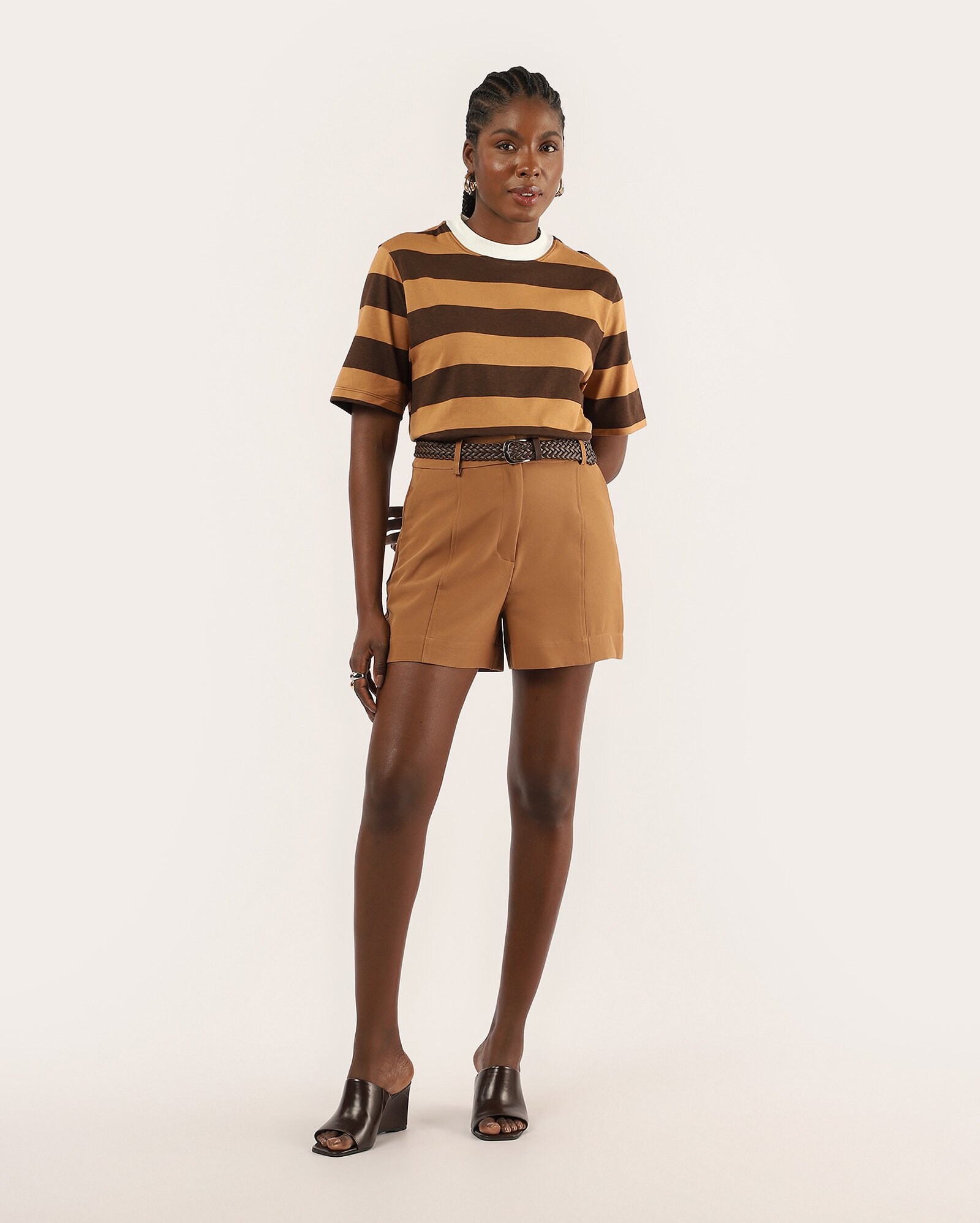 Camiseta feminina ampla listrada - marrom — foto 2