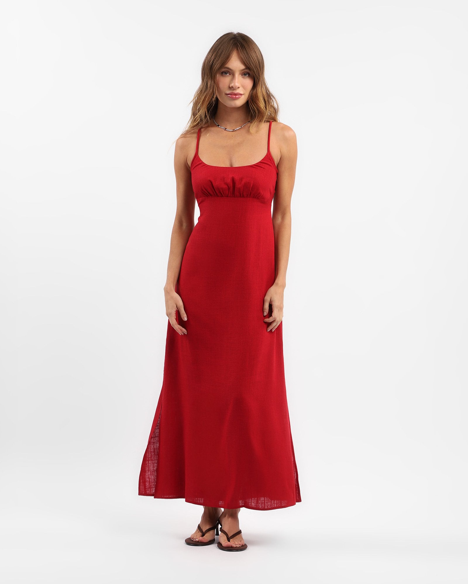 Vestido longo em viscolinho texturizado com fenda - vermelho