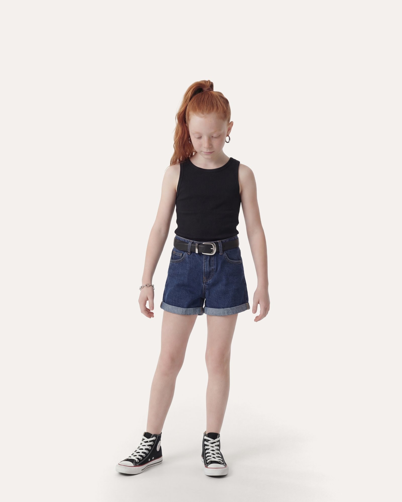 Short jeans infantil mom barra virada 6-14A - denim escuro - Jeans Escuro