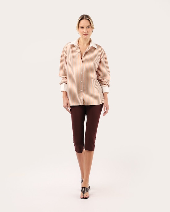 Camisa feminina regular listrada - marrom