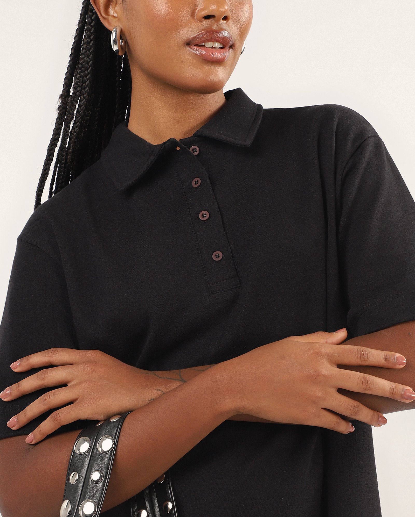 Vestido polo curto amplo com fenda - Preto — foto 2